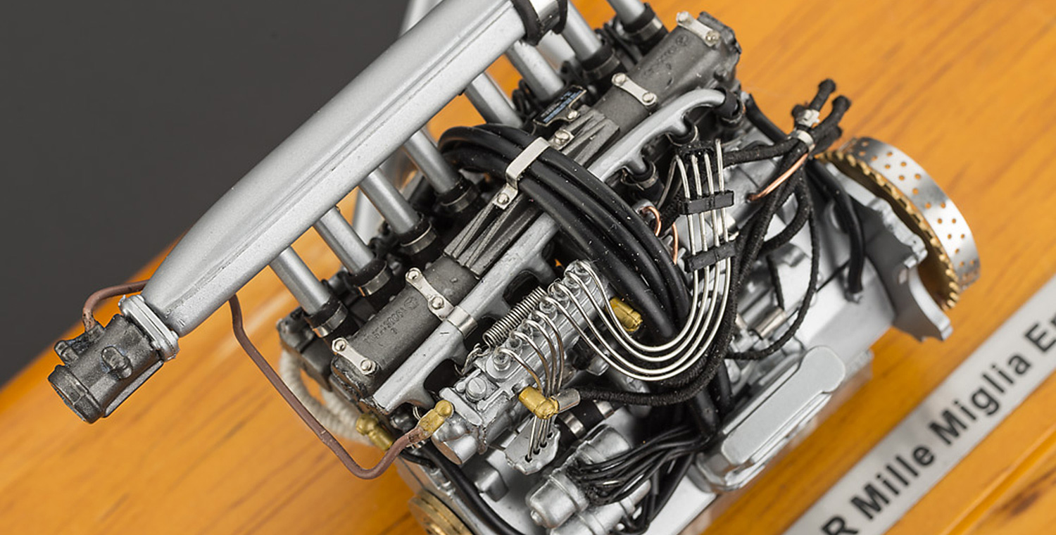 CMC Mercedes-Benz 300 SLR Motor mit Vitrine - 1/18 – Bild 5