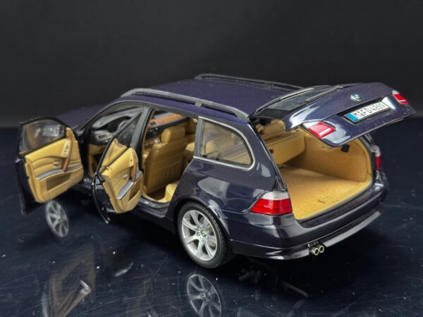 Kyosho BMW 545i Touring