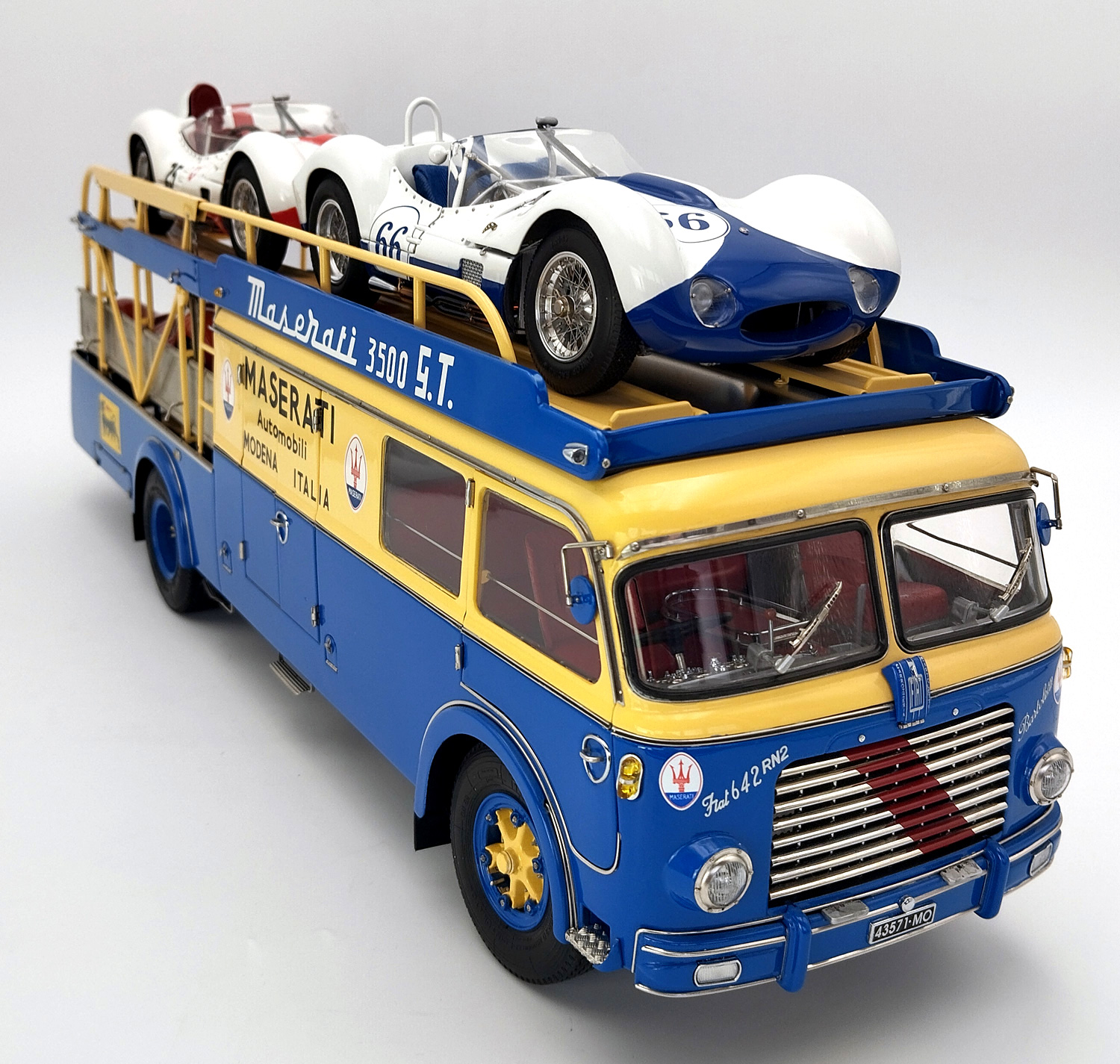 CMC Maserati Tipo 61 "Birdcage", #25, Winner SCCA Pensacola April 1960, Gaston “Gus” Andrey, white/red Limited Edition 1000 pcs. - 1/18 - Immagine 4