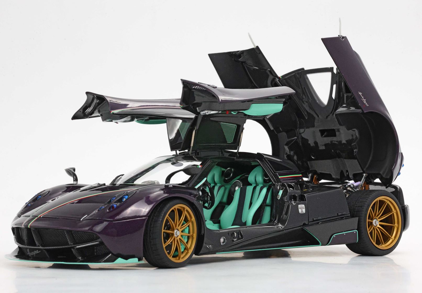 BBR パガーニ・ウアイラ ディナスティア・ヤジ ダイキャスト製 フルオープン パープル カーボンファイバー ベーシックパック 1/18
