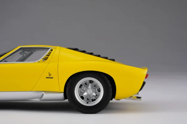 アマルガム ランボルギーニ・ミウラ P400 SV ジャッロ・ミウラ 1:18