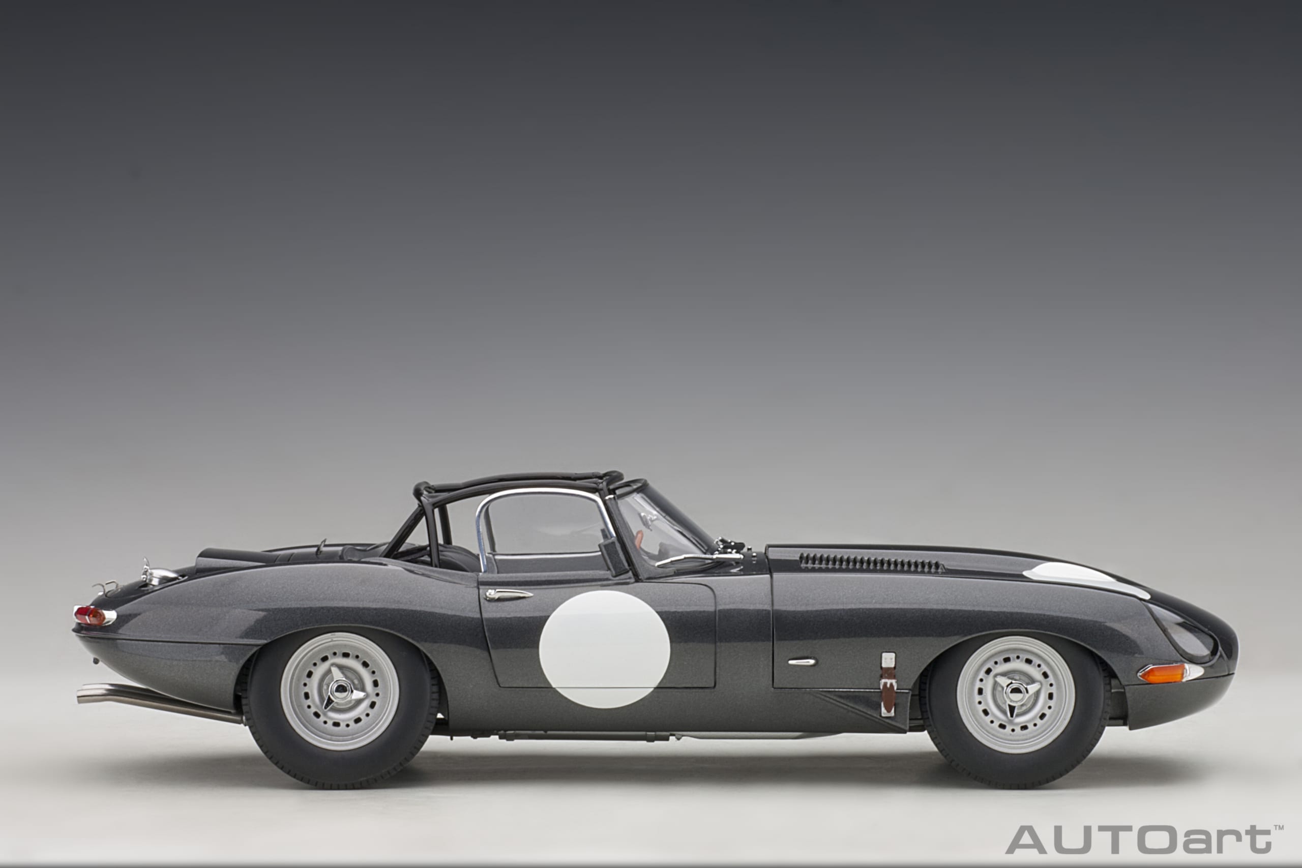 AUTOart Jaguar Lightweight E-Type (Dark Grey) 1/18 - 1/18 - Immagine 10
