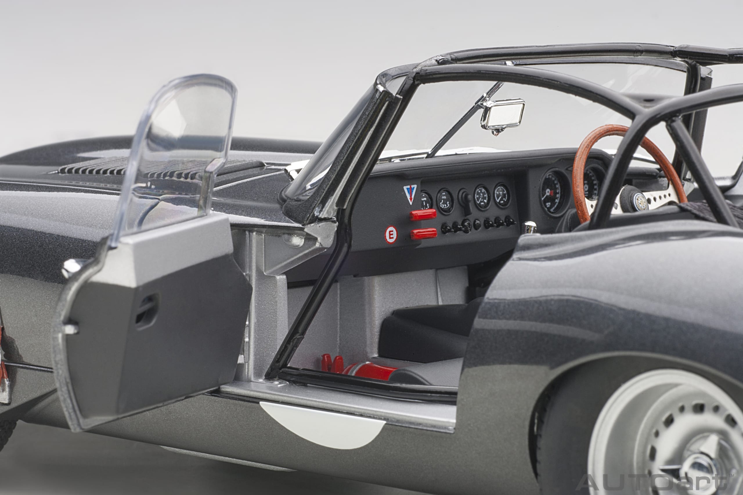 AUTOart Jaguar Lightweight E-Type (Dark Grey) 1/18 - 1/18 - Immagine 5