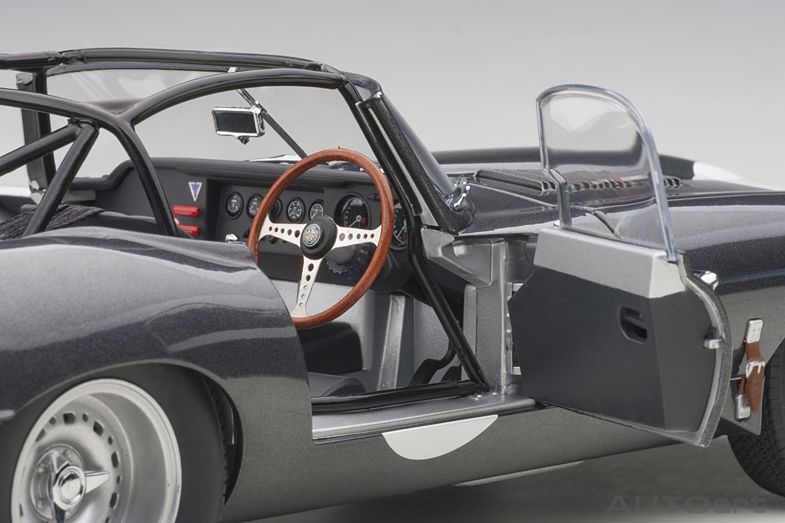 AUTOart Jaguar Lightweight E-Type (Dark Grey) 1/18 - 1/18 - Immagine 4