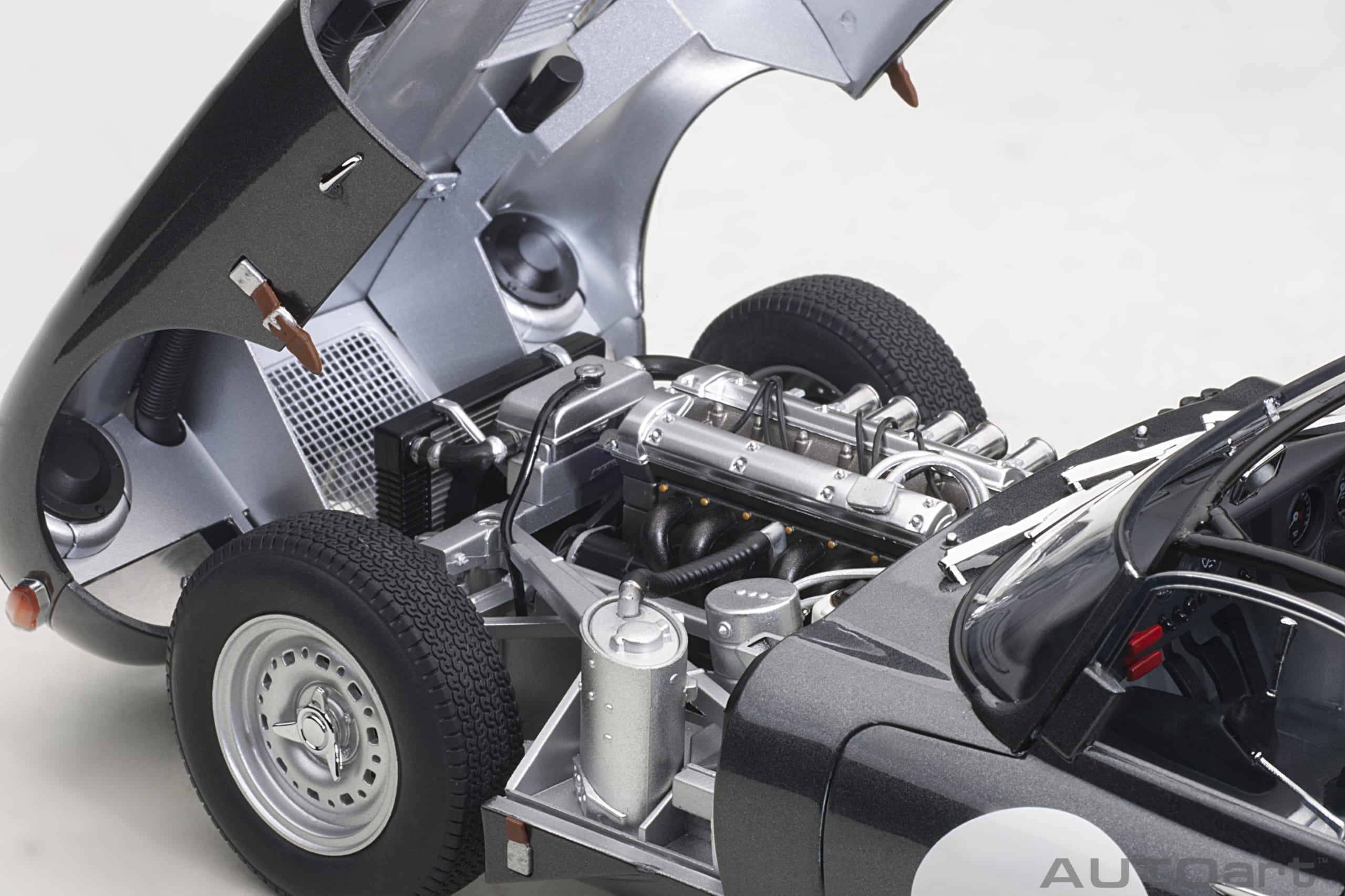 AUTOart Jaguar Lightweight E-Type (Dark Grey) 1/18 - 1/18 - Immagine 3