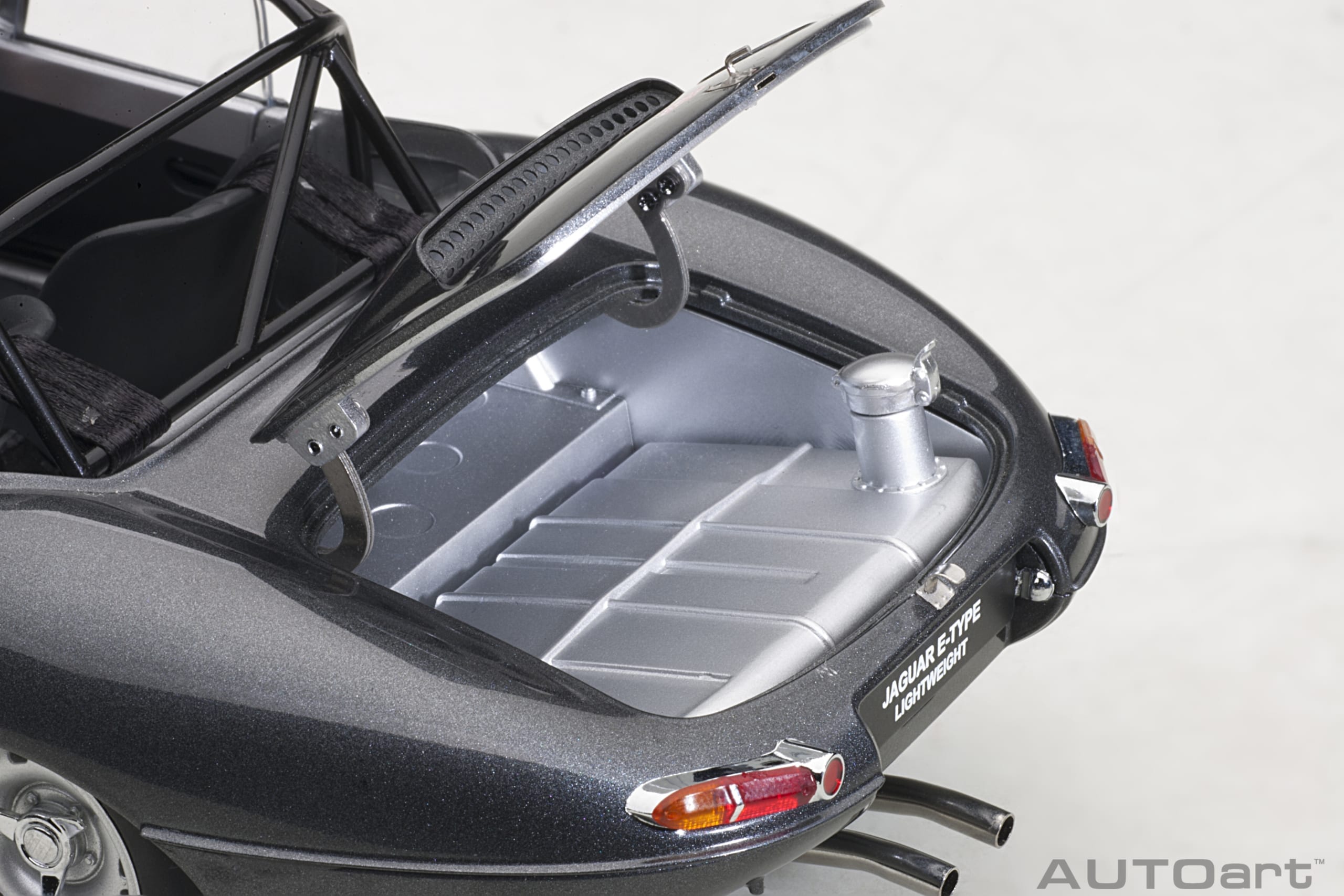 AUTOart Jaguar Lightweight E-Type (Dark Grey) 1/18 - 1/18 - Immagine 2