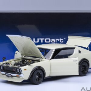 AUTOart 日産 スカイライン 2000 GT-R (KPGC110) チューンドバージョン (ホワイト)