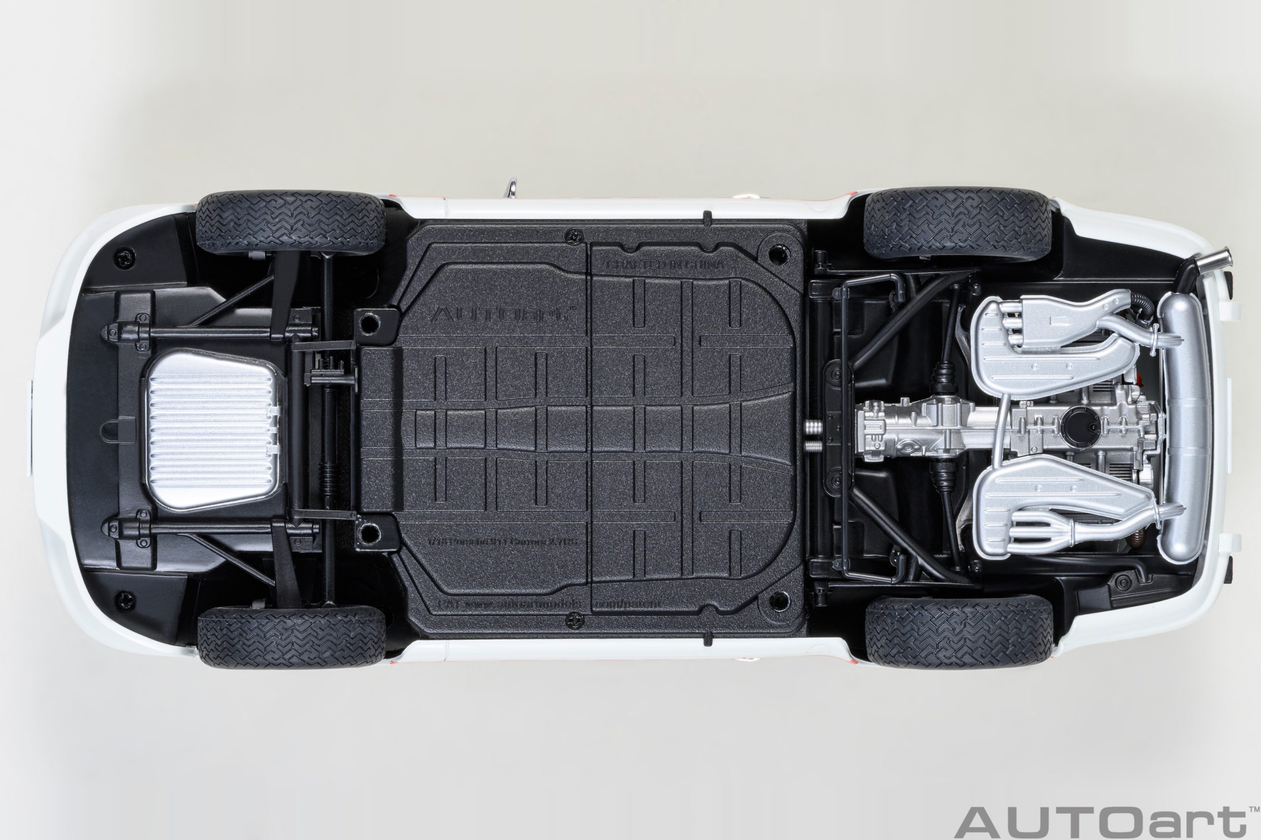 AUTOart Porsche 911 Carrera 2.7 RS “THE CIRCUIT WOLF” - 1/18 – Bild 15
