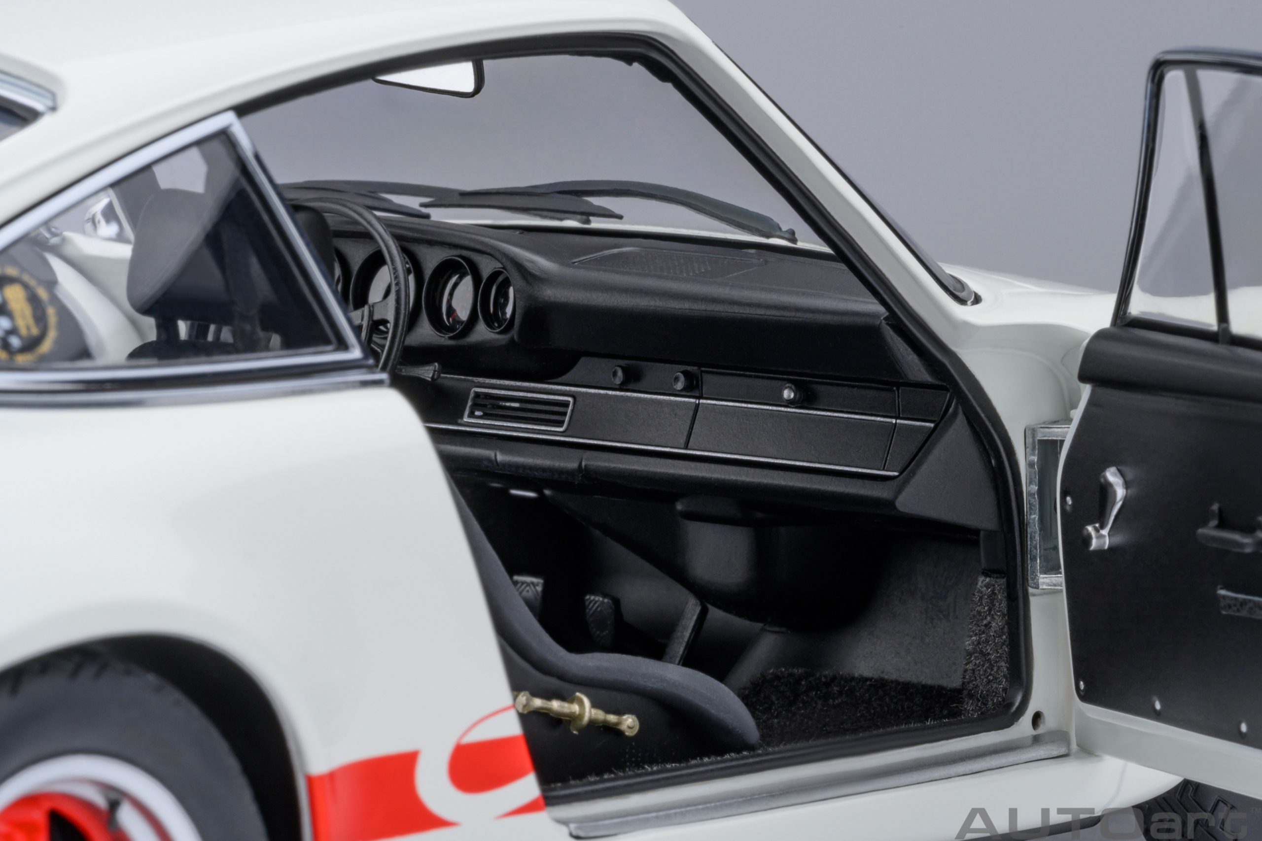 AUTOart Porsche 911 Carrera 2.7 RS “THE CIRCUIT WOLF” - 1/18 – Bild 13