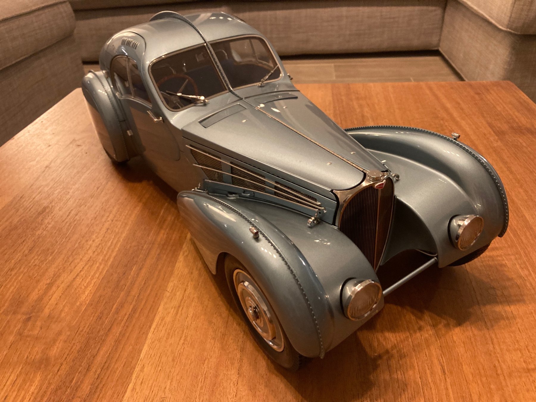 IXO Bugatti Atlantic 57c Fertigmodell 1/8 - 1/8 - 画像4