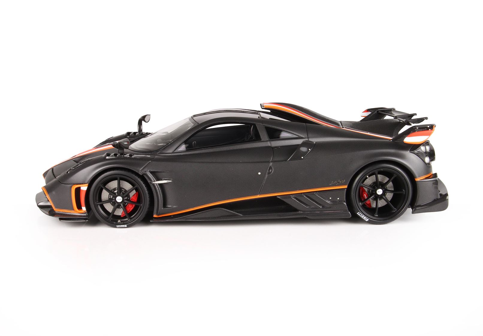 BBR Pagani Imola 2020 Matt Carbon Fibre Black - 1/18 - صورة BBR Pagani Imola 2020 Matt Carbon Fibre Black - 1/18 - صورة 3