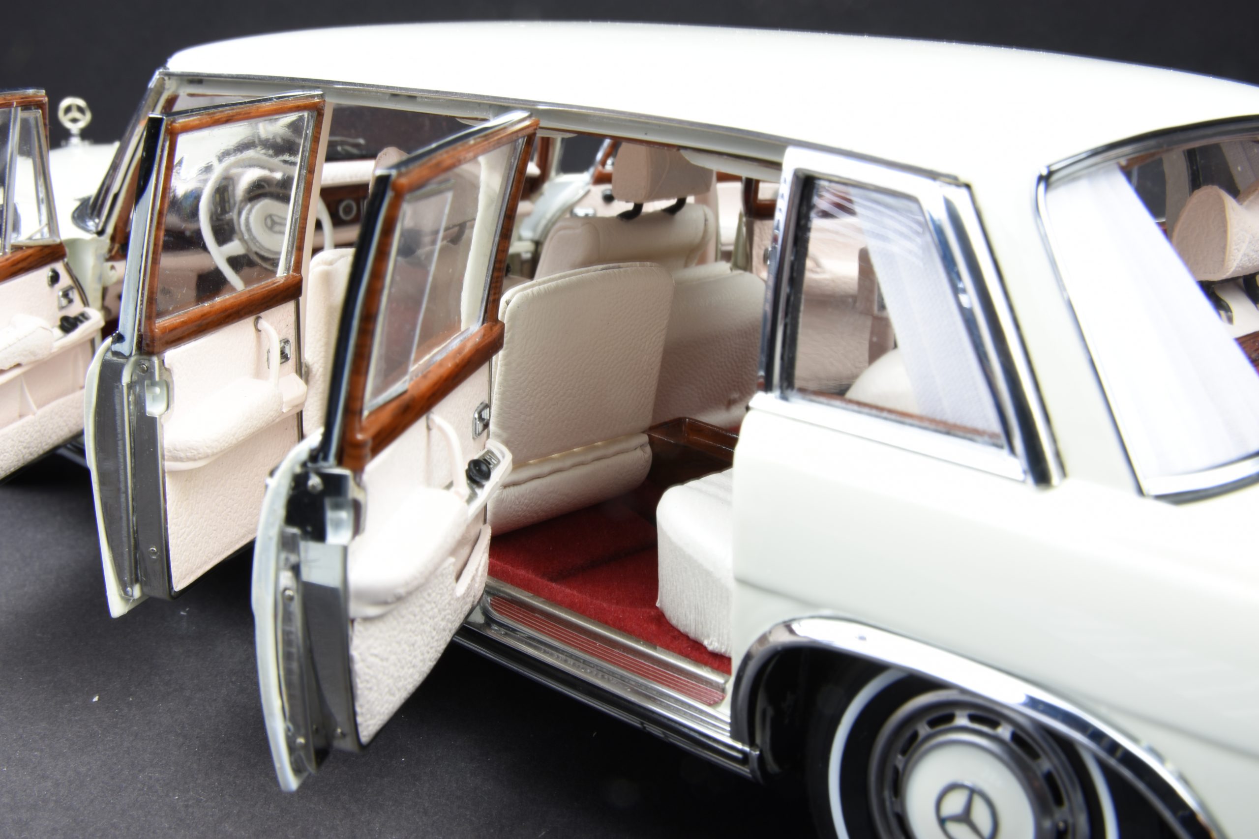CMC Mercedes-Benz 600 Pullman “Weißer Schwan” - 1/18 - Image 3
