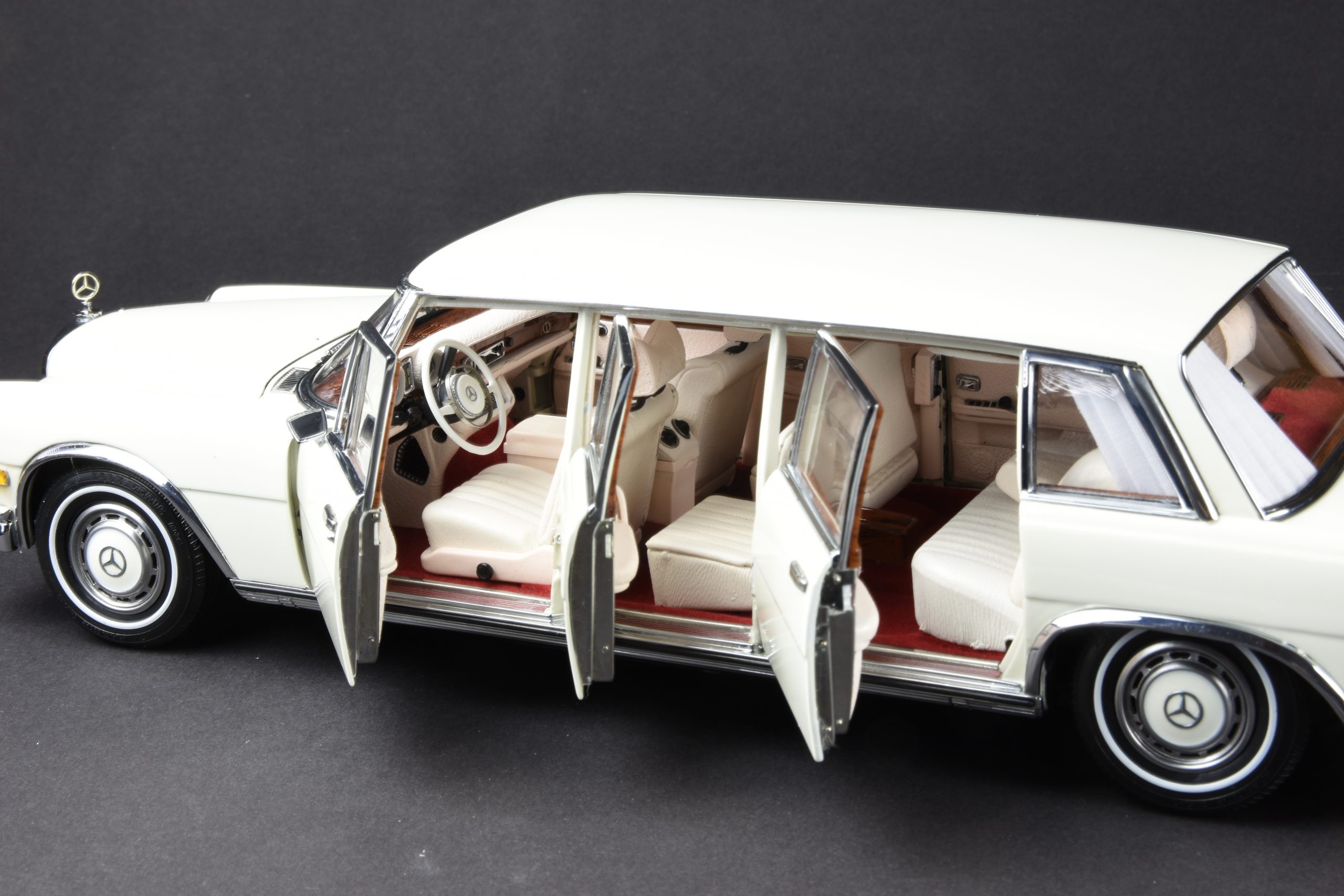 CMC Mercedes-Benz 600 Pullman “Weißer Schwan” - 1/18 - Image 8