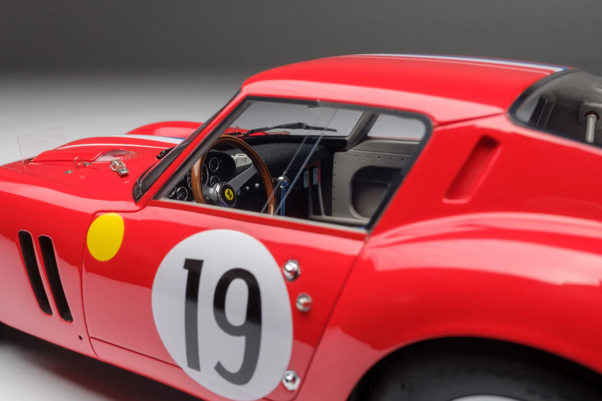 Amalgam FERRARI 250 GTO - 24-STUNDEN-RENNEN VON LE MANS 1962 - 1/18 - صورة Amalgam FERRARI 250 GTO - 24-STUNDEN-RENNEN VON LE MANS 1962 - 1/18 - صورة 6