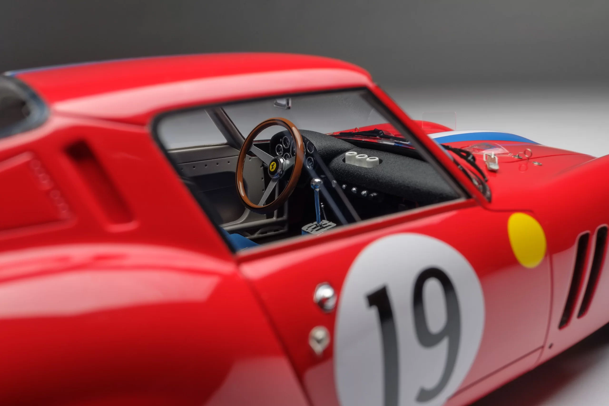 Amalgam FERRARI 250 GTO - 24-STUNDEN-RENNEN VON LE MANS 1962 - 1/18 - صورة Amalgam FERRARI 250 GTO - 24-STUNDEN-RENNEN VON LE MANS 1962 - 1/18 - صورة 5