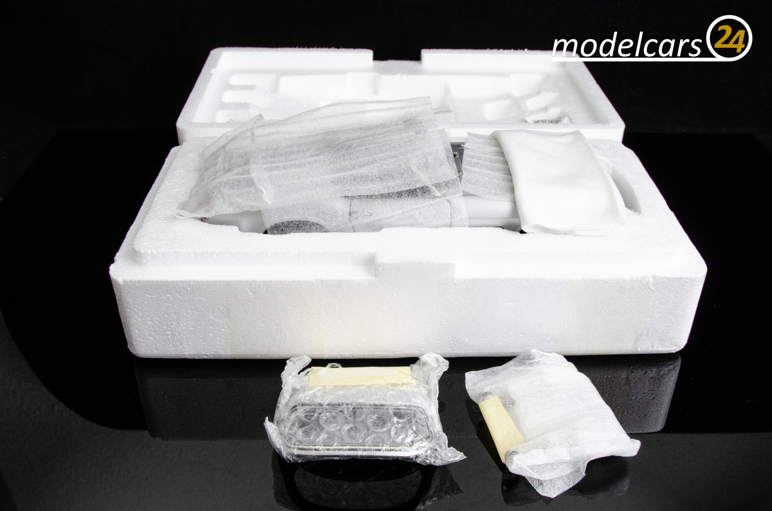 CMC Ferrari 250 GT SWB, California Spyder, 1961 - 1/18 – Bild 14