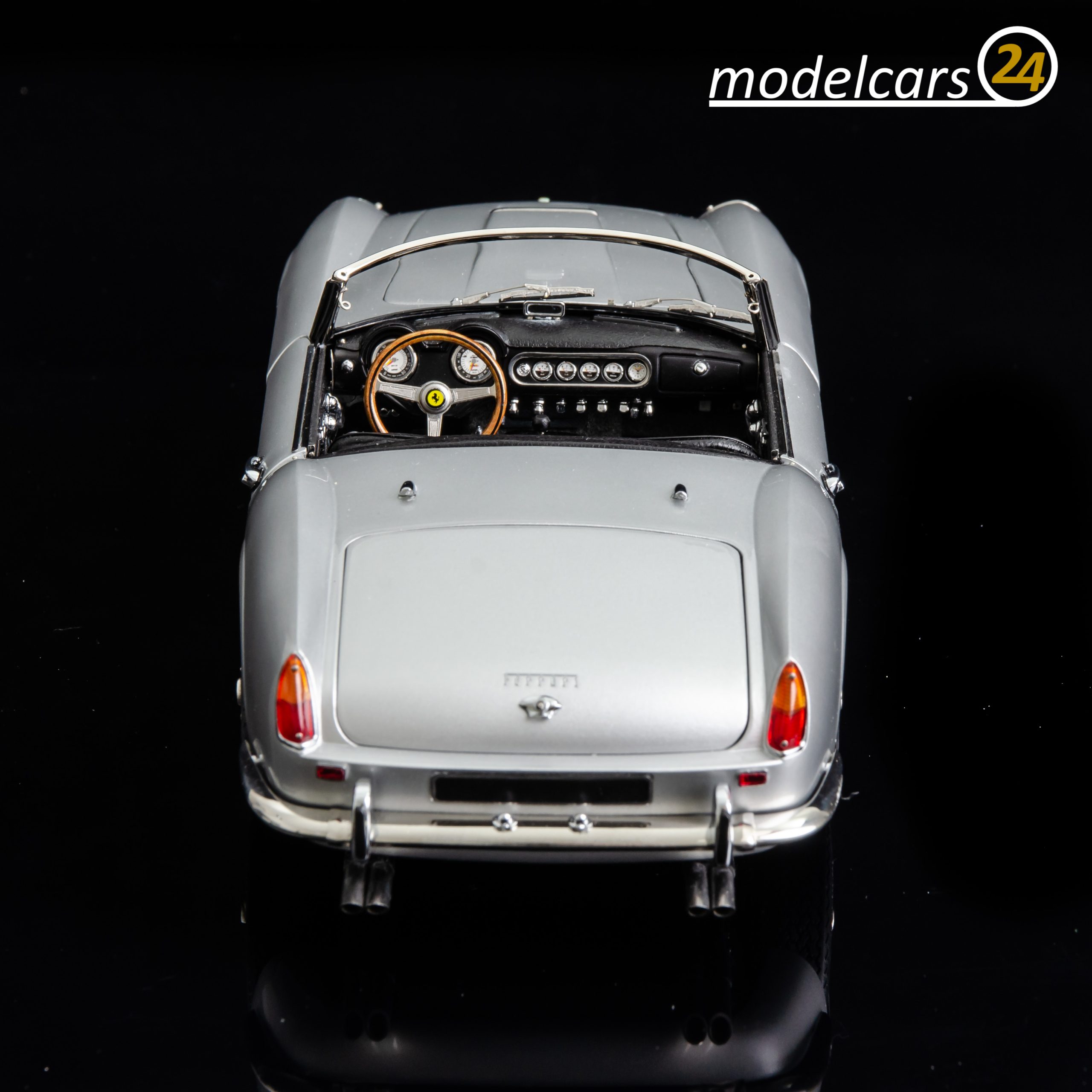 CMC Ferrari 250 GT SWB, California Spyder, 1961 - 1/18 – Bild 7