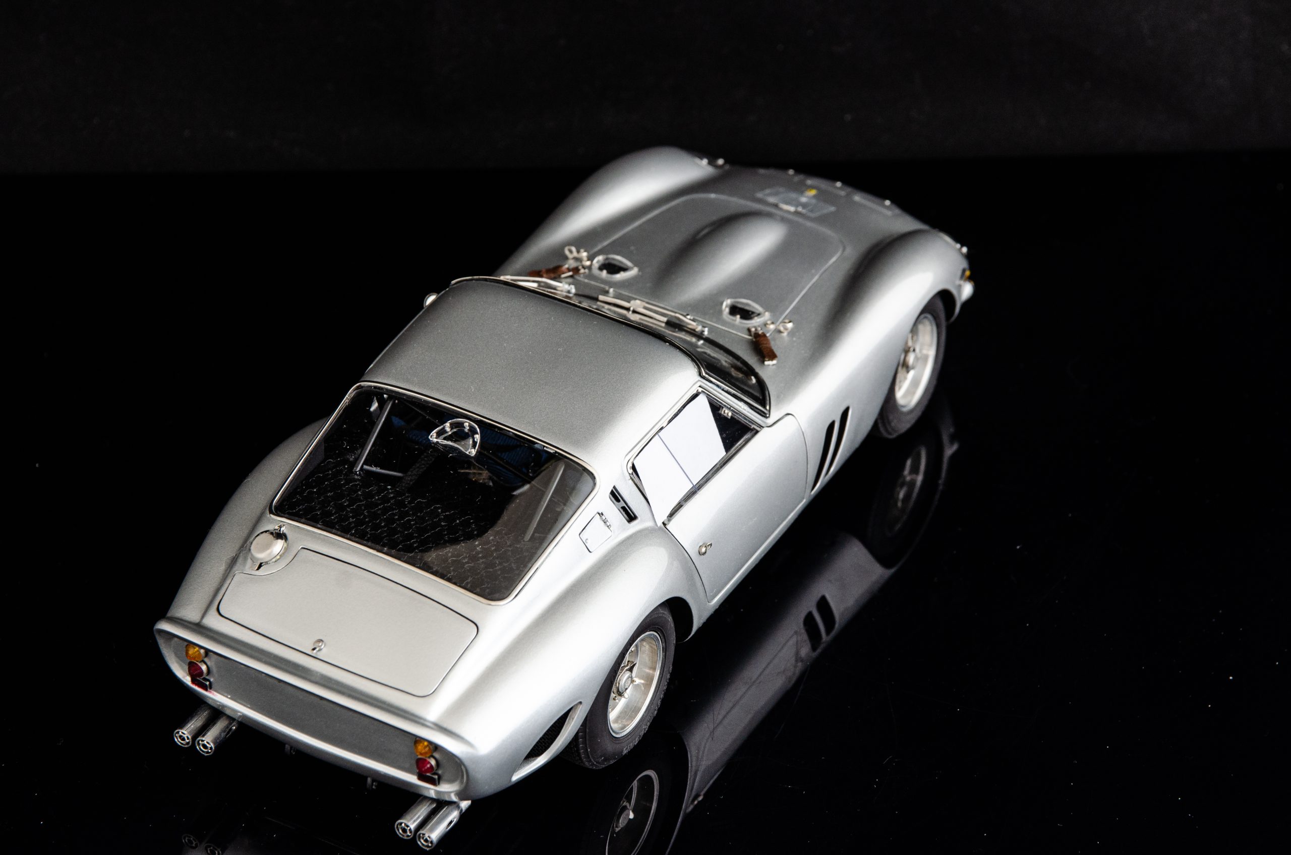 CMC Ferrari 250 GTO, 1962 - 1/18 - صورة CMC Ferrari 250 GTO, 1962 - 1/18 - صورة 9
