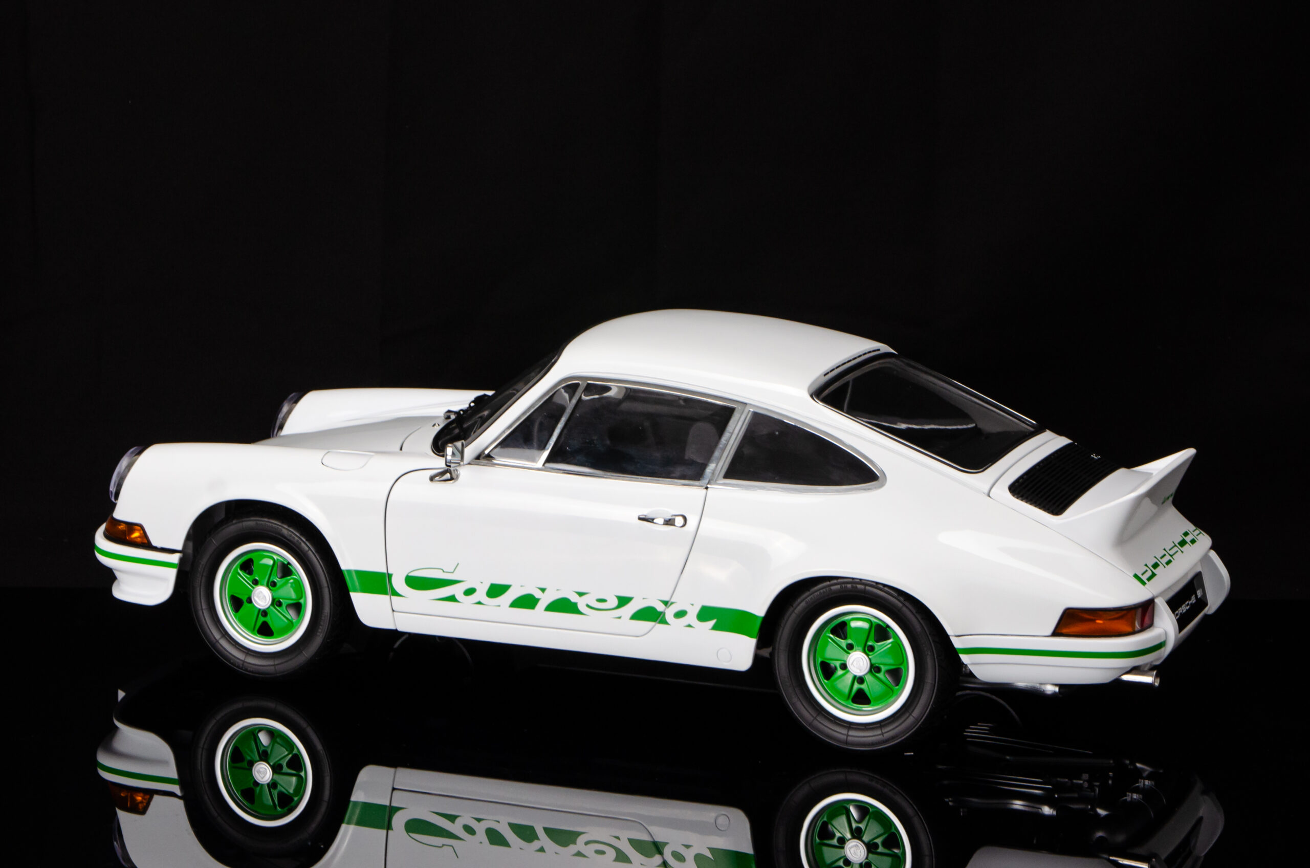 Porsche 911 Carrera 2,7 RS weiß Fertigmodell 1:8 - 1/8 - Imagen 5