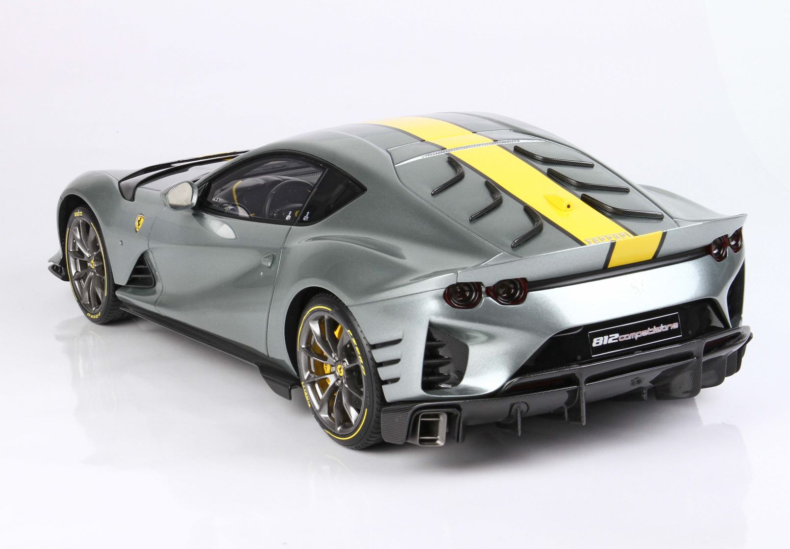 BBR Ferrari 812 Competizione in 1:12 one of 232 - 1/12 – Bild 6