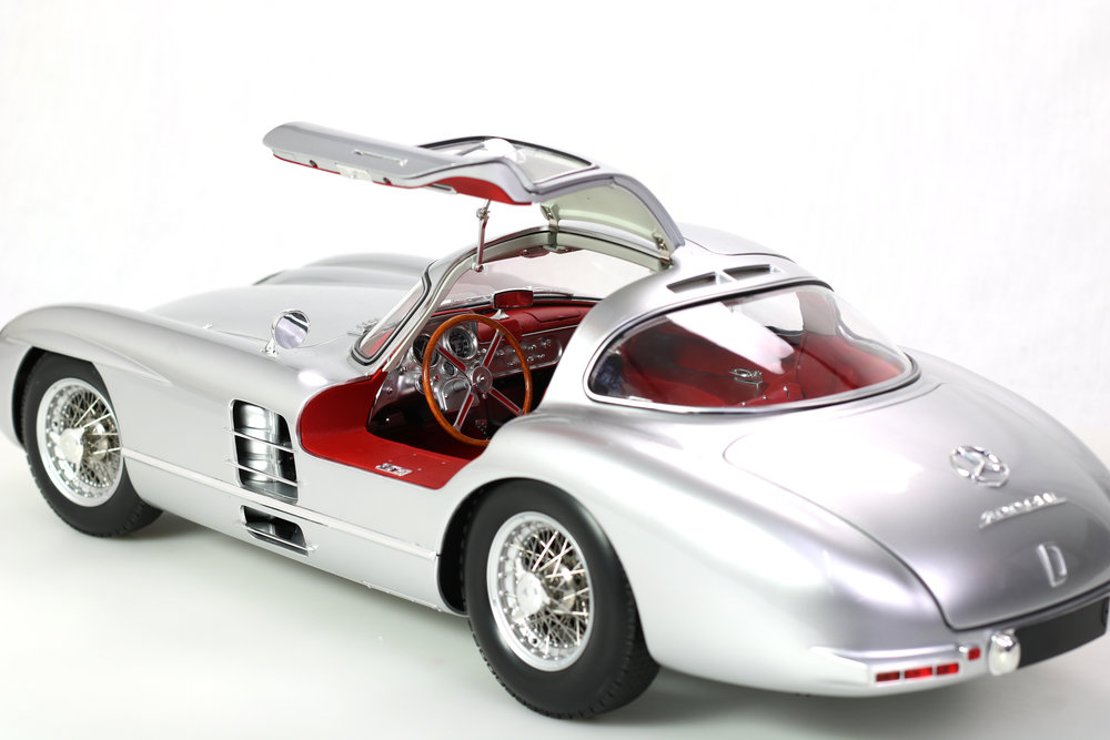 LEGRAND Mercedes-Benz 300 SLR Uhlenhaut Coupé 1/8 Bausatz rot - 1/8 - 画像4