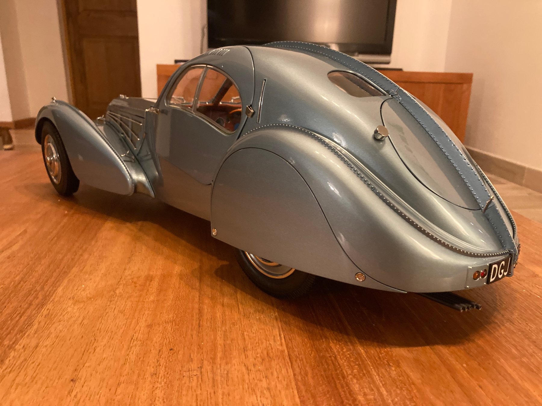 IXO Bugatti Atlantic 57c Fertigmodell 1/8 - 1/8 - 画像9