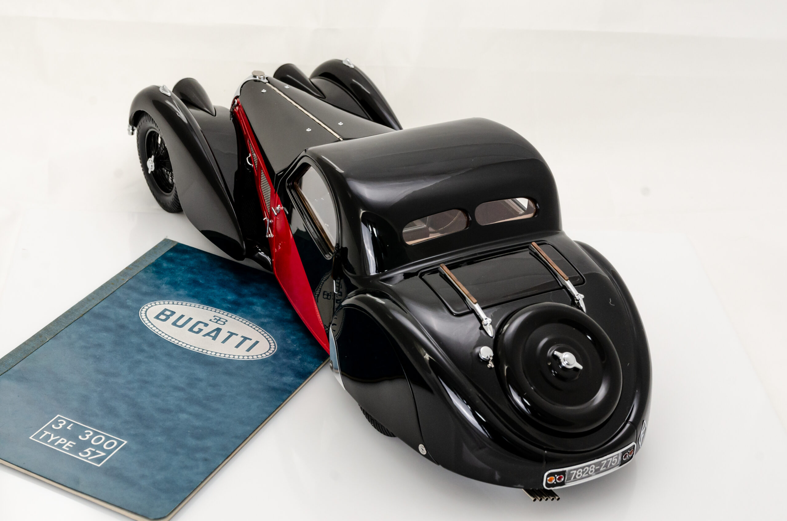 Bauer Bugatti Type 57SC Atalante 1937 7828-Z75 one of 1500 1:12 - 1/12 - Immagine 15