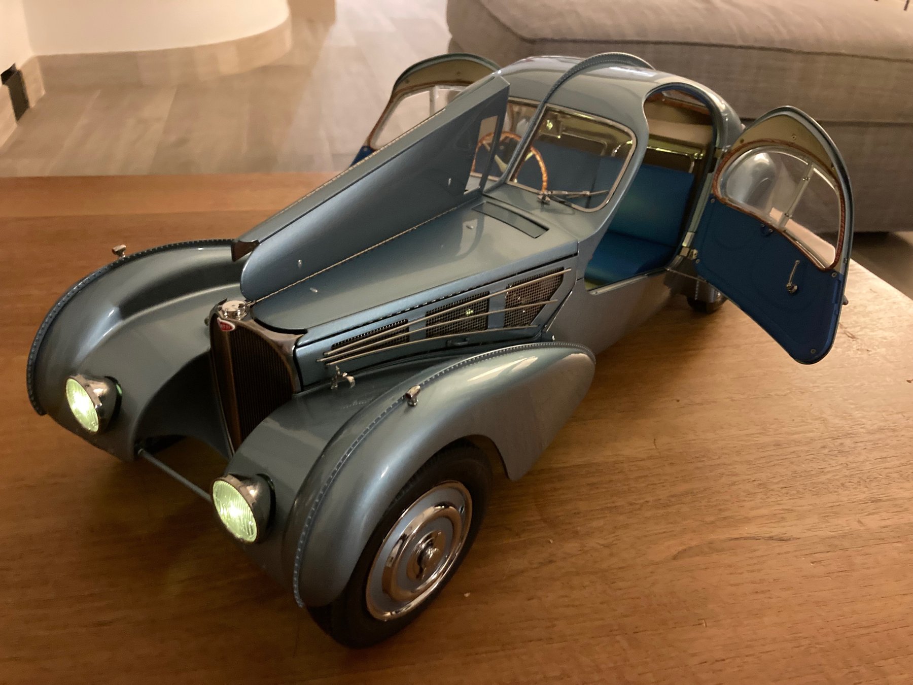 IXO Bugatti Atlantic 57c Fertigmodell 1/8 - 1/8 - 画像18