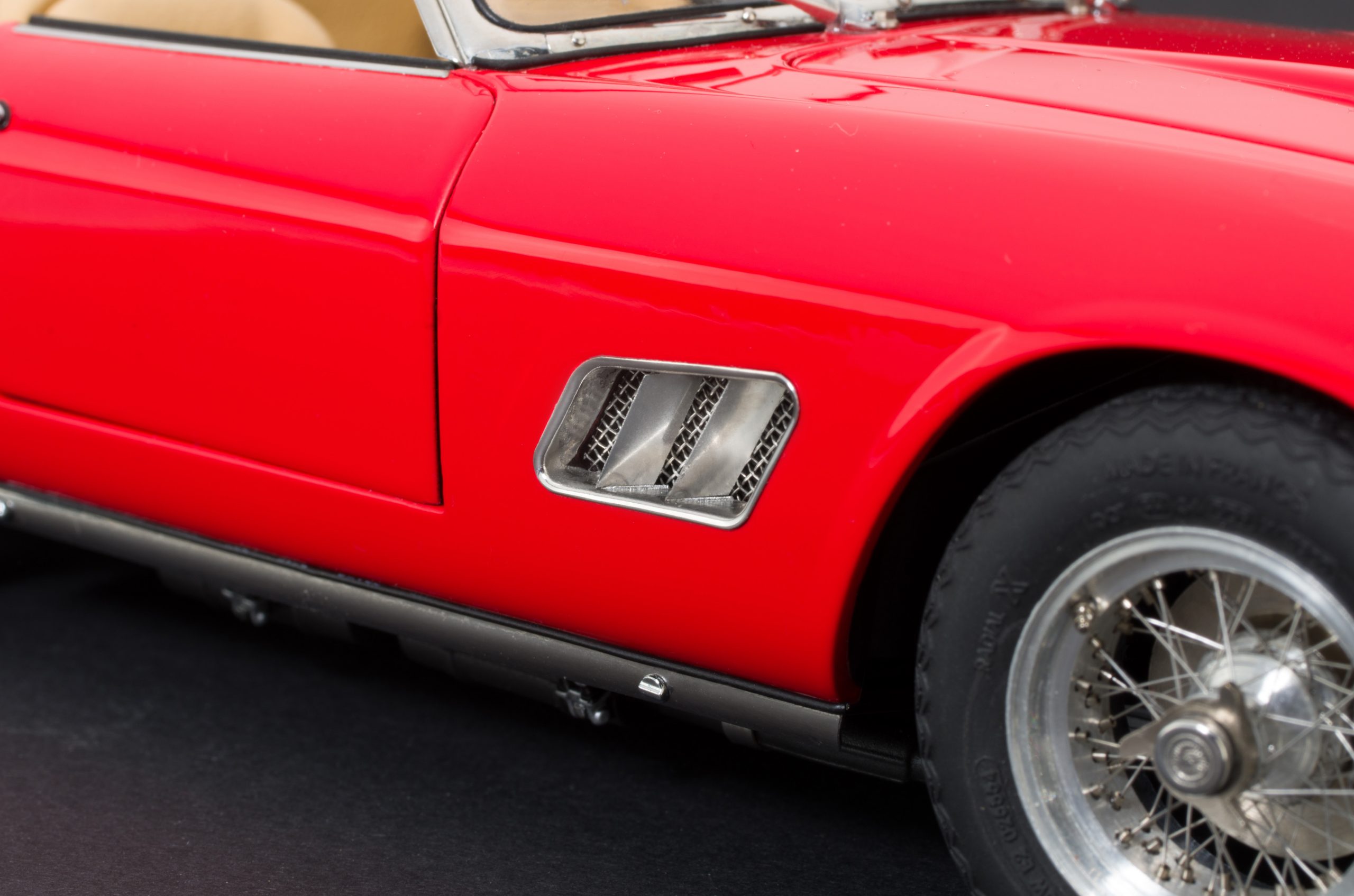 CMC Ferrari 250 GT SWB, California Spyder, 1961 - 1/18 – Bild 3