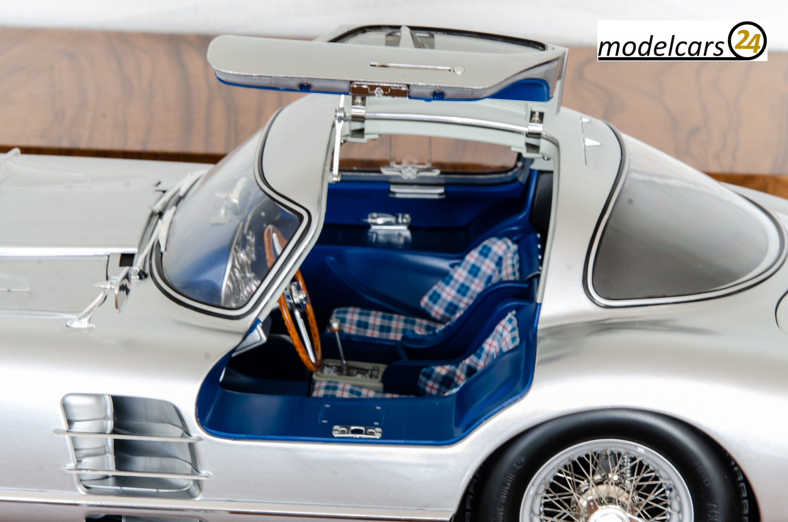 Legrand Mercedes-Benz 300 SLR Uhlenhaut Coupé 1/8 Fertigmodell - 1/8 – Bild 7