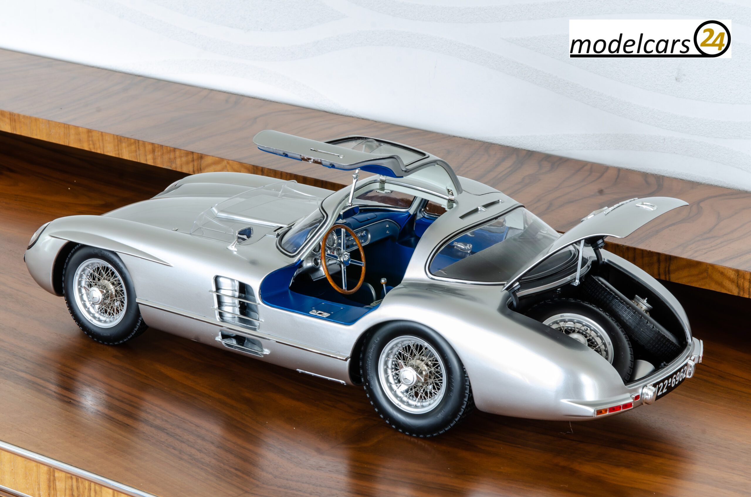 Legrand Mercedes-Benz 300 SLR Uhlenhaut Coupé 1/8 Fertigmodell - 1/8 – Bild 8