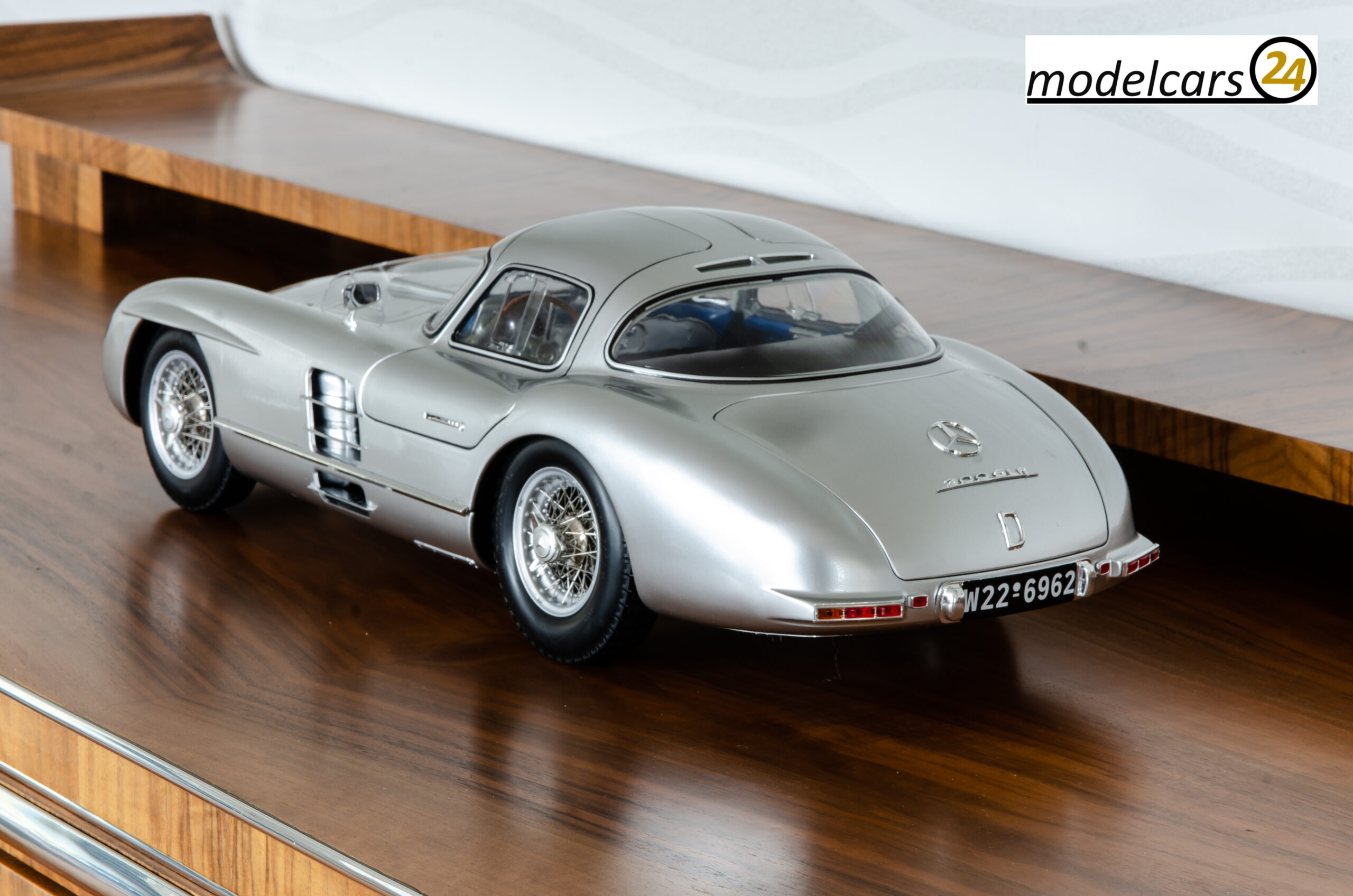 Legrand Mercedes-Benz 300 SLR Uhlenhaut Coupé 1/8 Fertigmodell - 1/8 – Bild 9