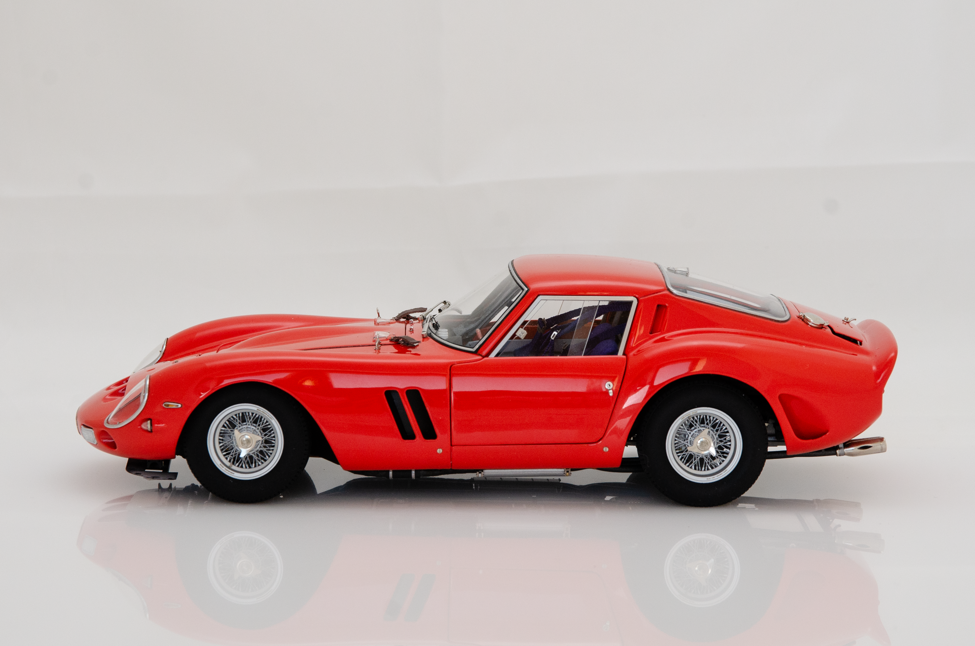 Martisan Ferrari 250 GTO Rosso Corsa mit Kupferkarosserie one of 199 - 1/18 - صورة Martisan Ferrari 250 GTO Rosso Corsa mit Kupferkarosserie one of 199 - 1/18 - صورة 35