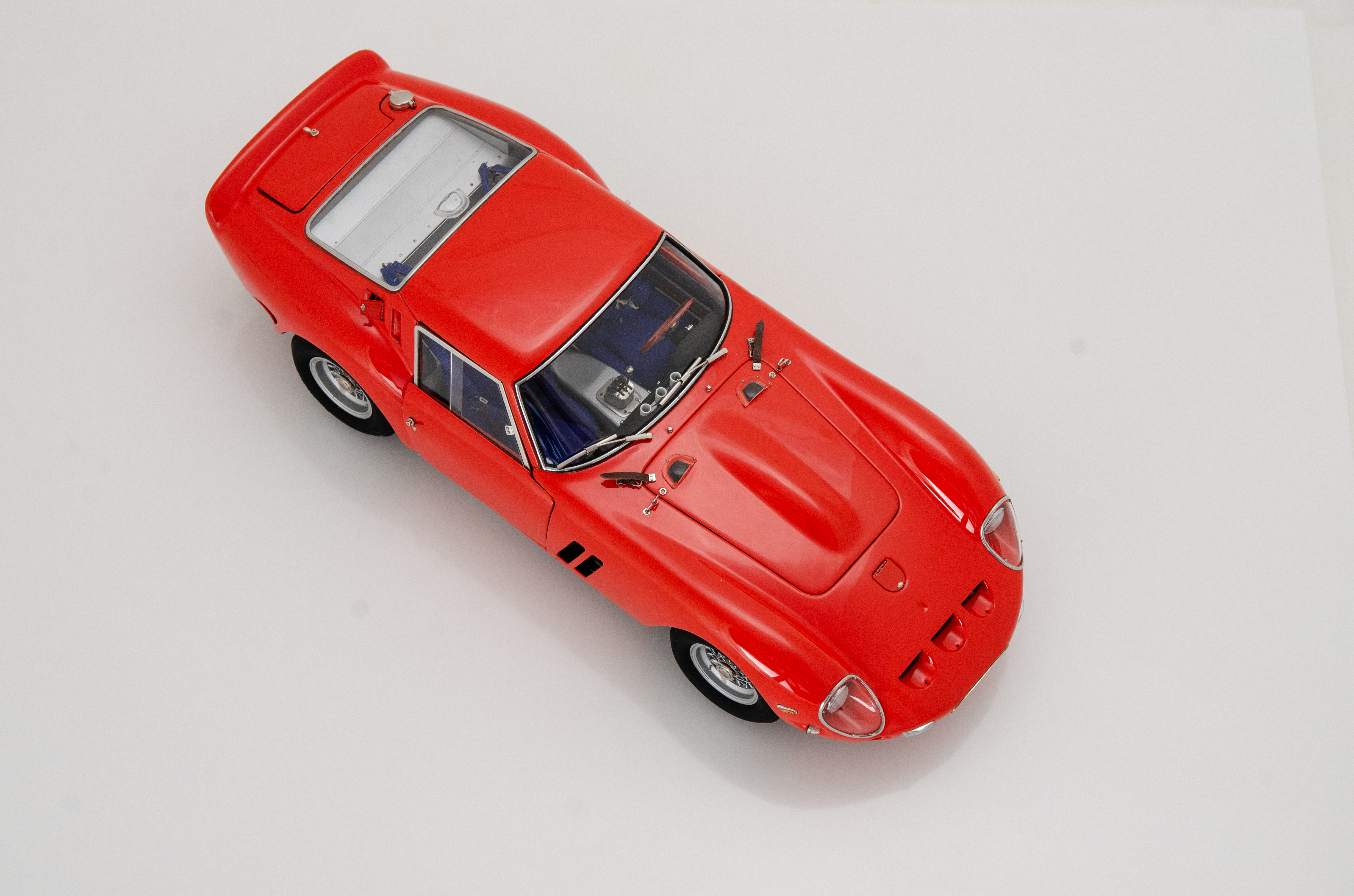 Martisan Ferrari 250 GTO Rosso Corsa mit Kupferkarosserie one of 199 - 1/18 - صورة Martisan Ferrari 250 GTO Rosso Corsa mit Kupferkarosserie one of 199 - 1/18 - صورة 29