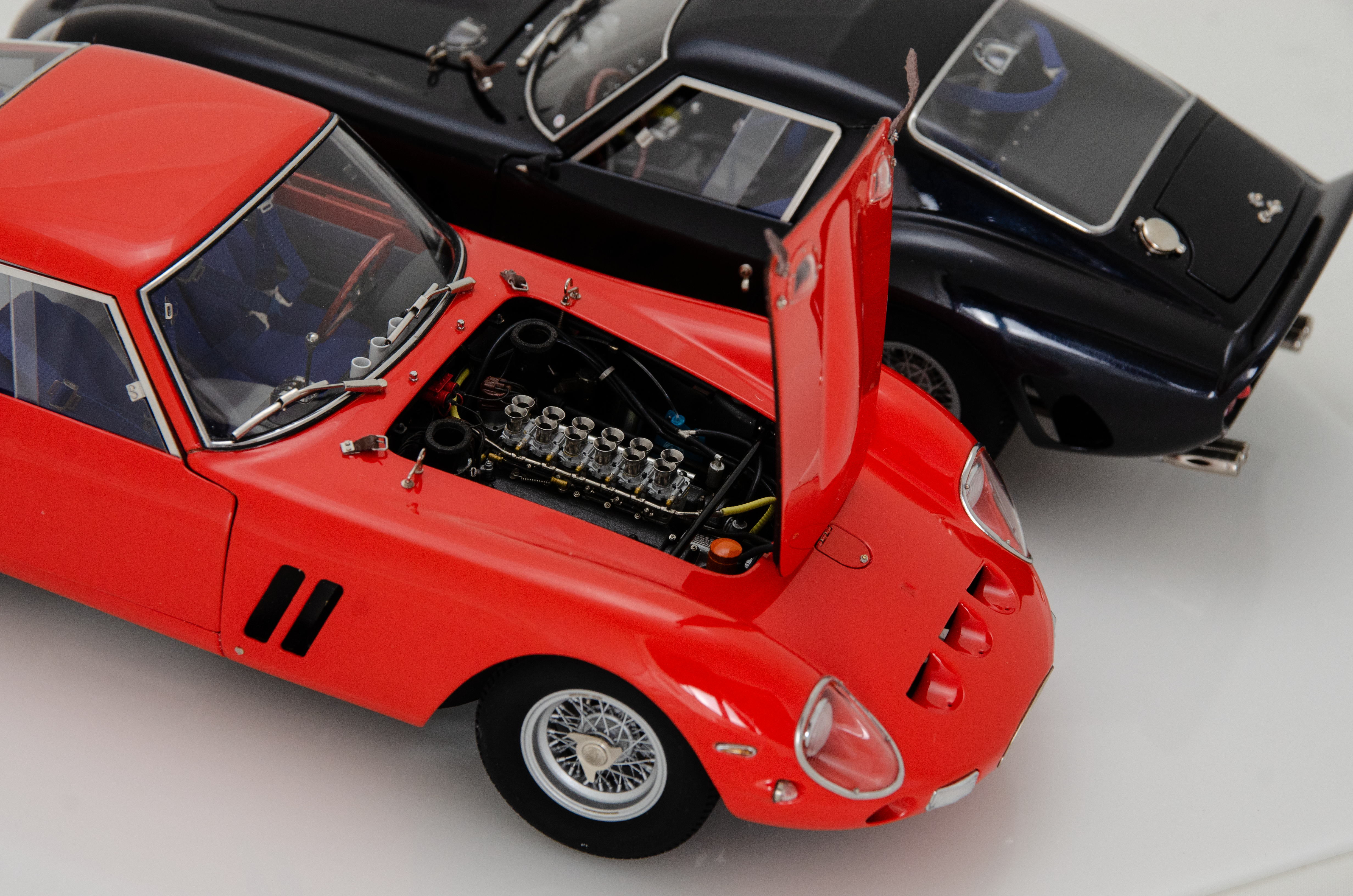 Martisan Ferrari 250 GTO Rosso Corsa mit Kupferkarosserie one of 199 - 1/18 - صورة Martisan Ferrari 250 GTO Rosso Corsa mit Kupferkarosserie one of 199 - 1/18 - صورة 38