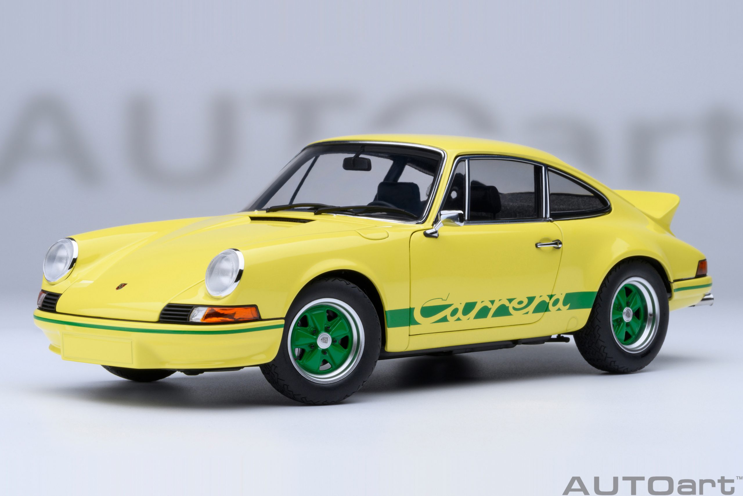 AUTOart Porsche 911 Carrera 2.7 RS (Light Yellow with Green stripes) - 1/18 - 画像4