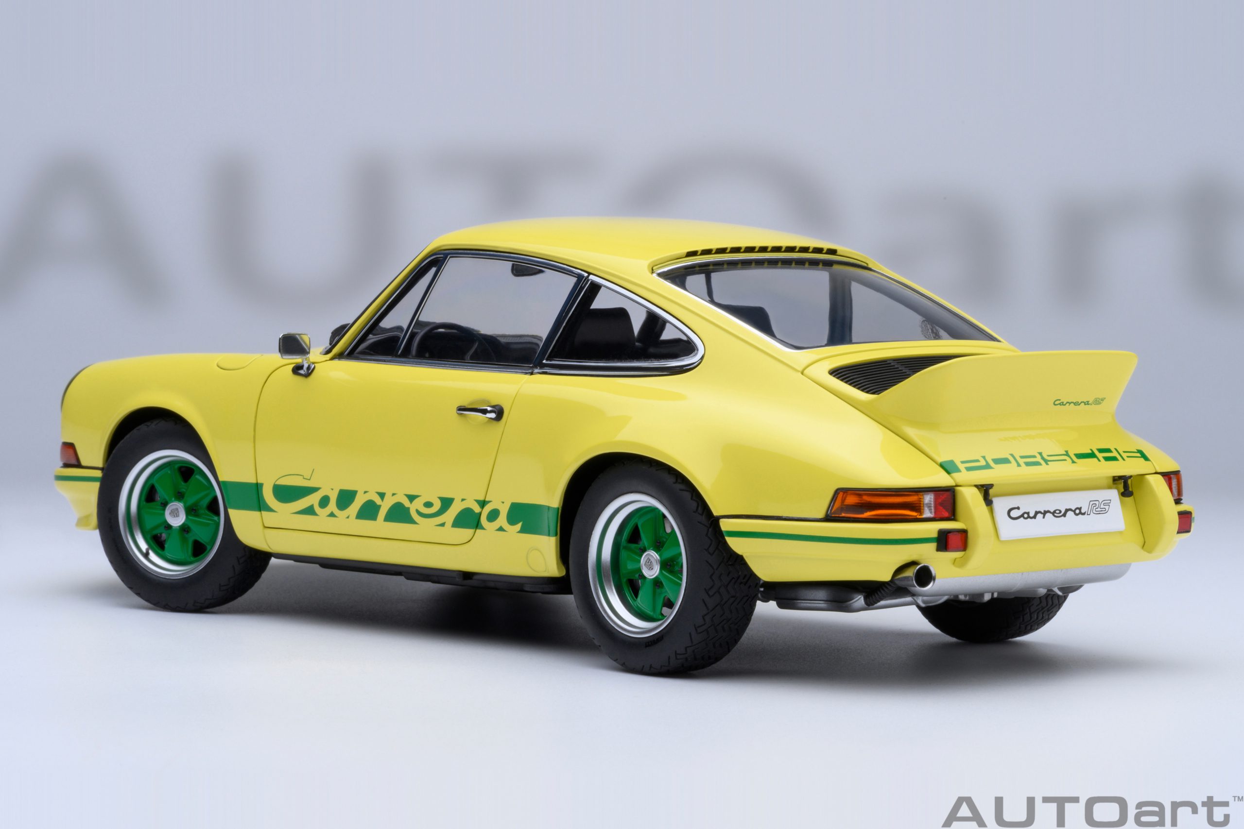 AUTOart Porsche 911 Carrera 2.7 RS (Light Yellow with Green stripes) - 1/18 - 画像3