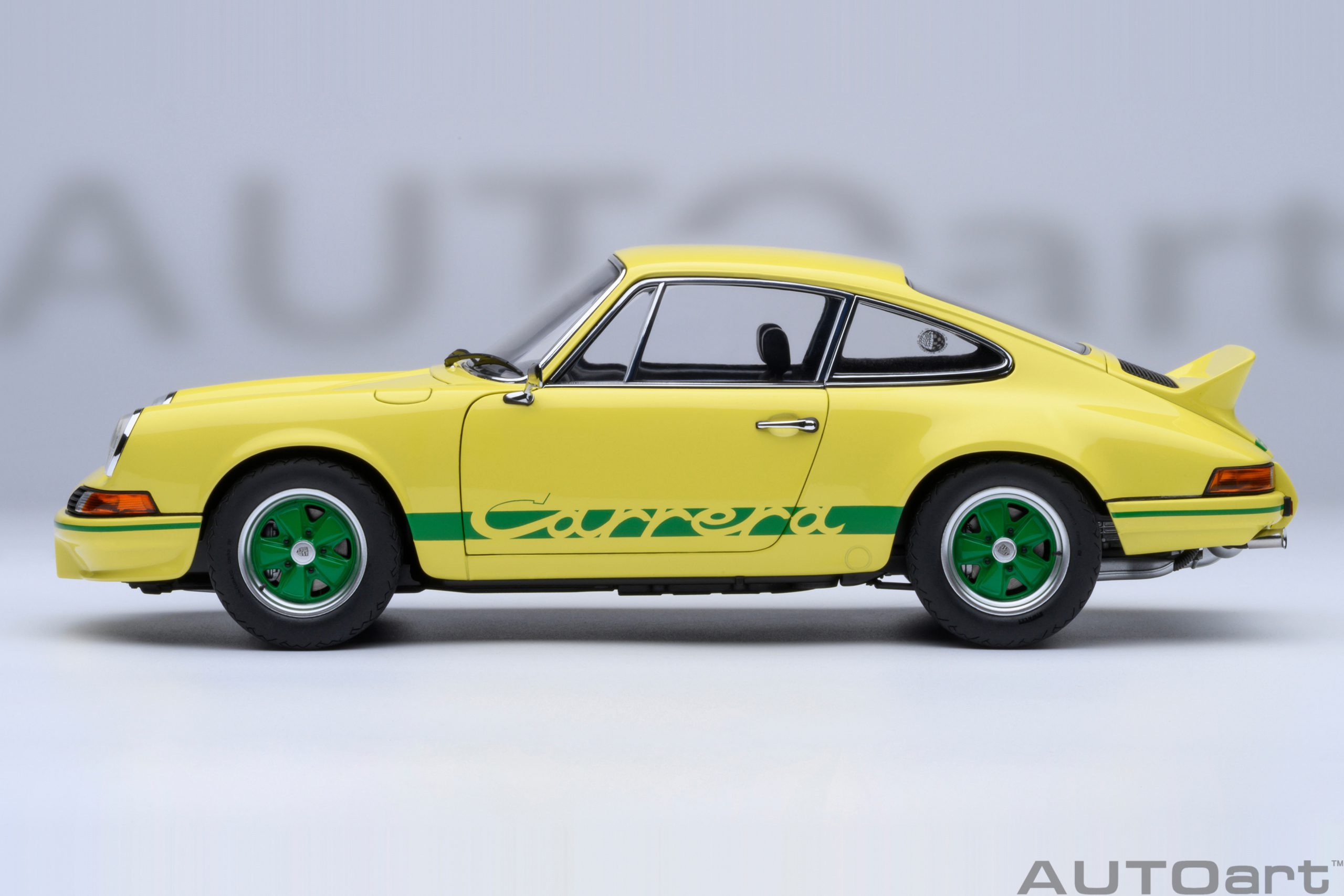 AUTOart Porsche 911 Carrera 2.7 RS (Light Yellow with Green stripes) - 1/18 - 画像2