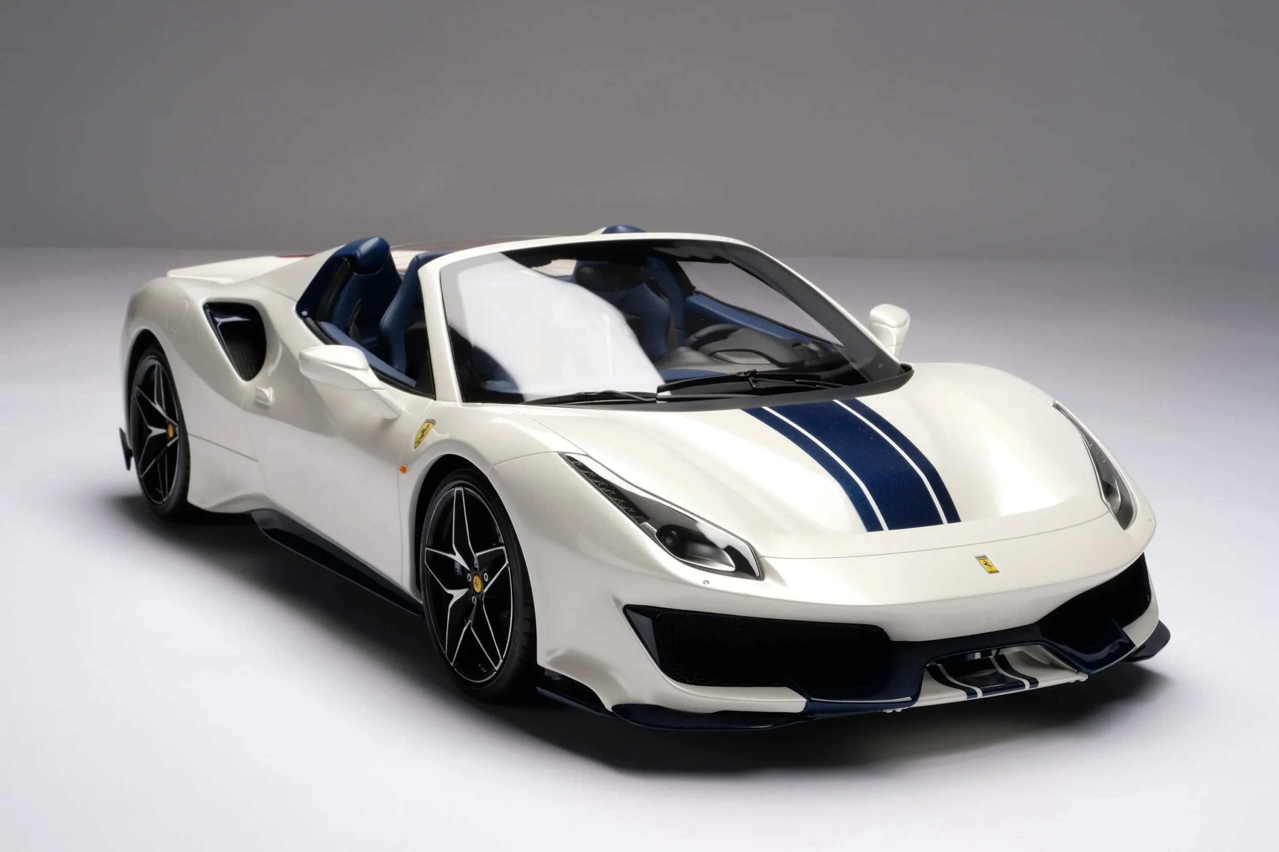 Amalgam Ferrari 488 Pista Spider (2018) | Limitierte Auflage 1:8 - 1/18 - Immagine 6