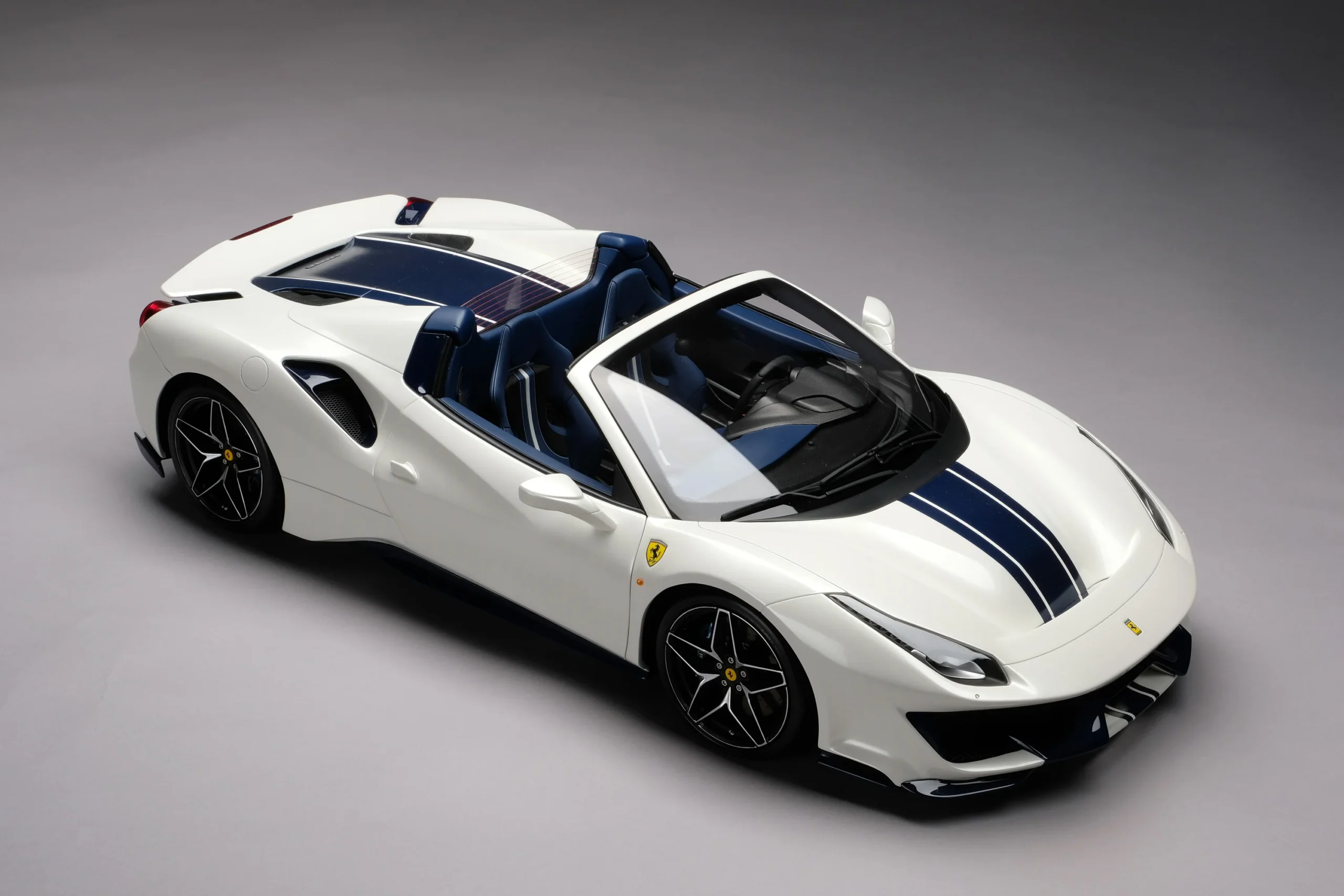 Amalgam Ferrari 488 Pista Spider (2018) | Limitierte Auflage 1:8 - 1/18 - Immagine 3