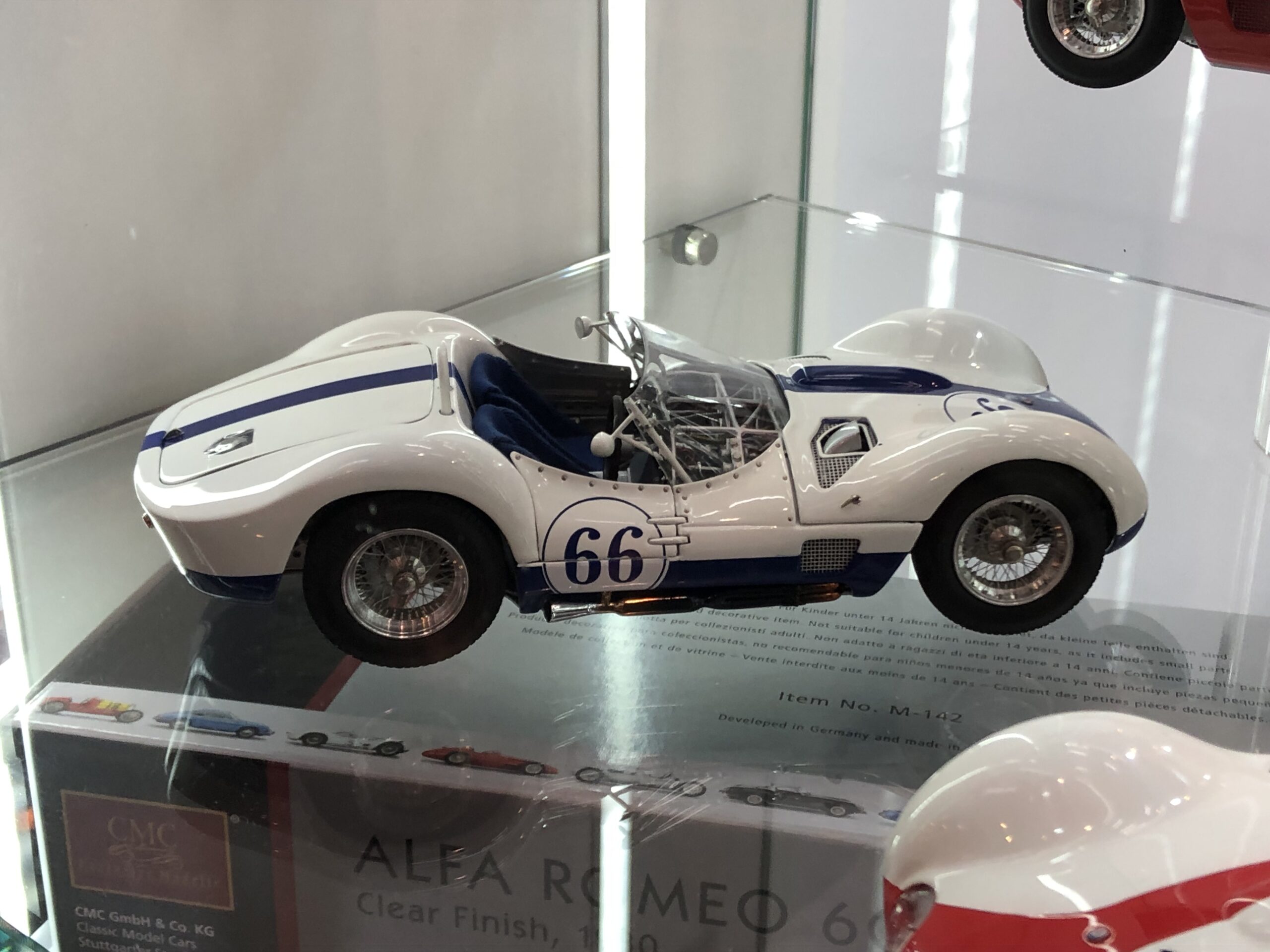 CMC Maserati Tipo 61 "Birdcage", #66, Winner SCCA Continental Divide Race Juni 1960, Jim Hall, white/blue Limited Edition 1000 pcs. - 1/18 - 画像8