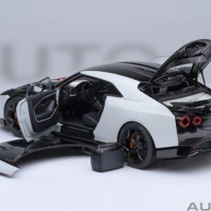 AUTOart NISSAN GT-R50 by ITALDESIGN (メタリックホワイト/ブラック)
