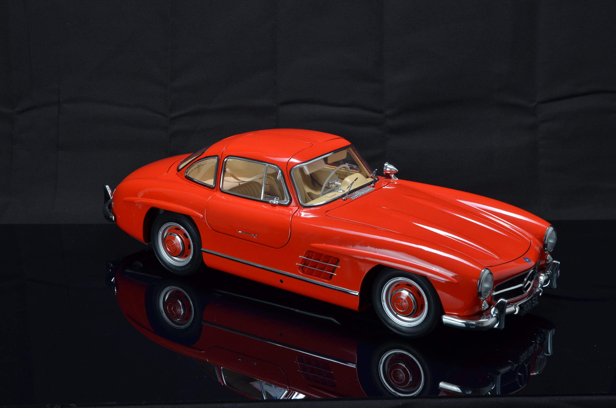 IXO Mercedes 300 SL rot Bausatz 1:8 - 1/8 - صورة IXO Mercedes 300 SL rot Bausatz 1:8 - 1/8 - صورة 2