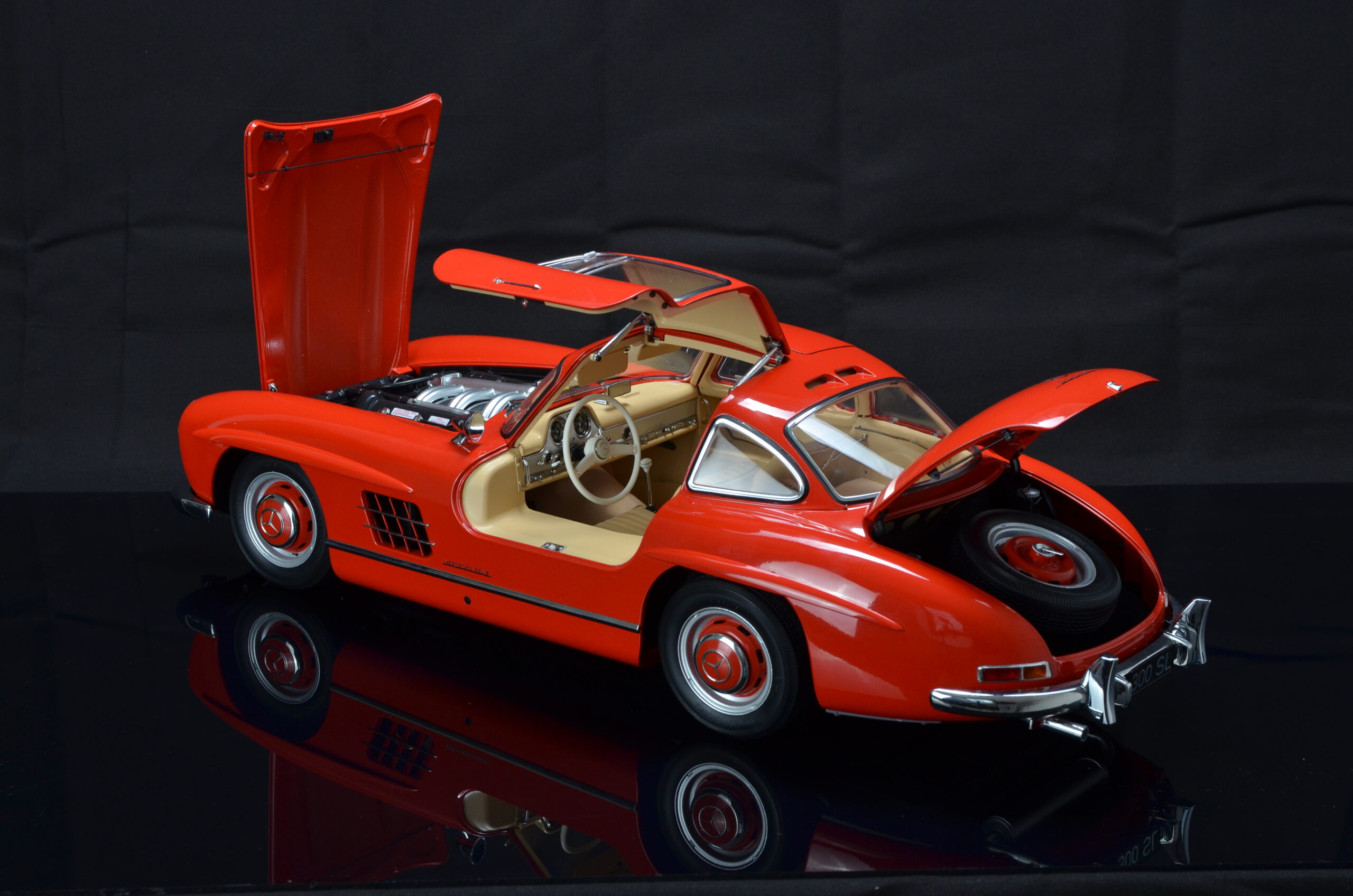 IXO Mercedes 300 SL rot Bausatz 1:8 - 1/8 - صورة IXO Mercedes 300 SL rot Bausatz 1:8 - 1/8 - صورة 4