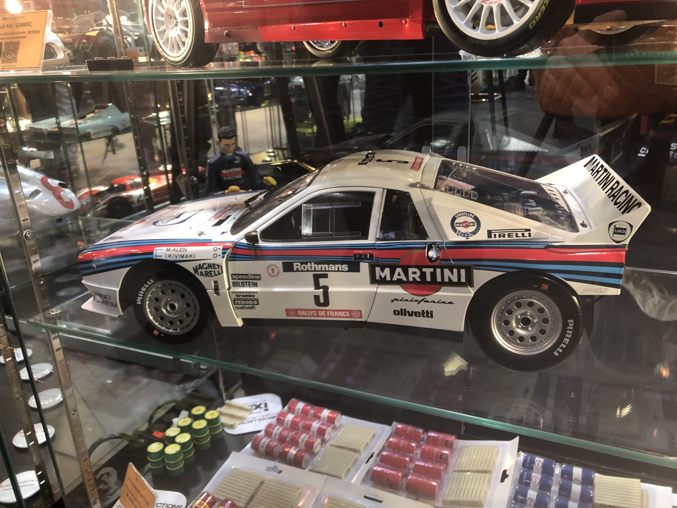 IXO ランチア 037 ラリーキット 1:8