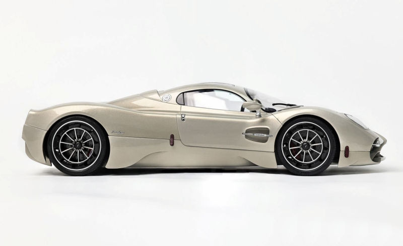 LCD Models Pagani Utopia Champagne Gold - 1/18 - صورة LCD Models Pagani Utopia Champagne Gold - 1/18 - صورة 5