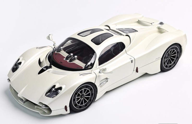 LCD Models Pagani Utopia Pearl White - 1/18 - Imagen 5
