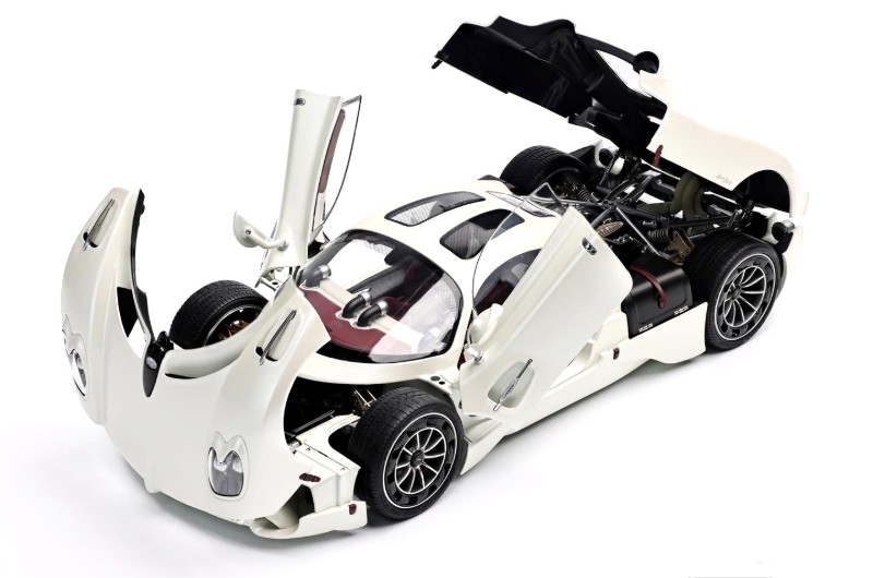 LCD Models Pagani Utopia Blanco Perla - 1/18