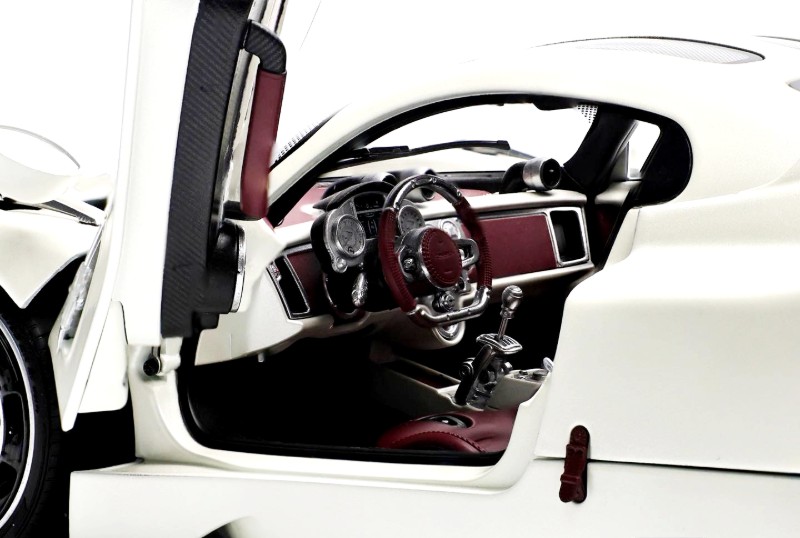 LCD Modelo Pagani Utopia Blanco Perla