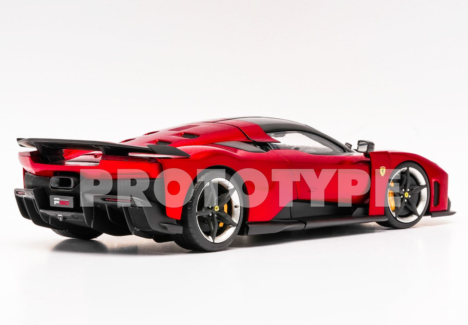 BBR Ferrari F80 diecast full open Rosso Supercar - LAUNCH PACK - BASE AND CASE INCLUDED - 1/18 - صورة BBR Ferrari F80 diecast full open Rosso Supercar - LAUNCH PACK - BASE AND CASE INCLUDED - 1/18 - صورة 5